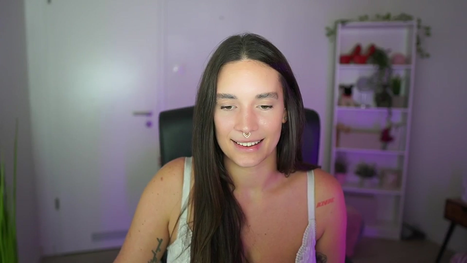 Gallery image thumbnail from Gina__cali's myfreecams stream on, 11/06/2025, 18:19 image 10 of 20