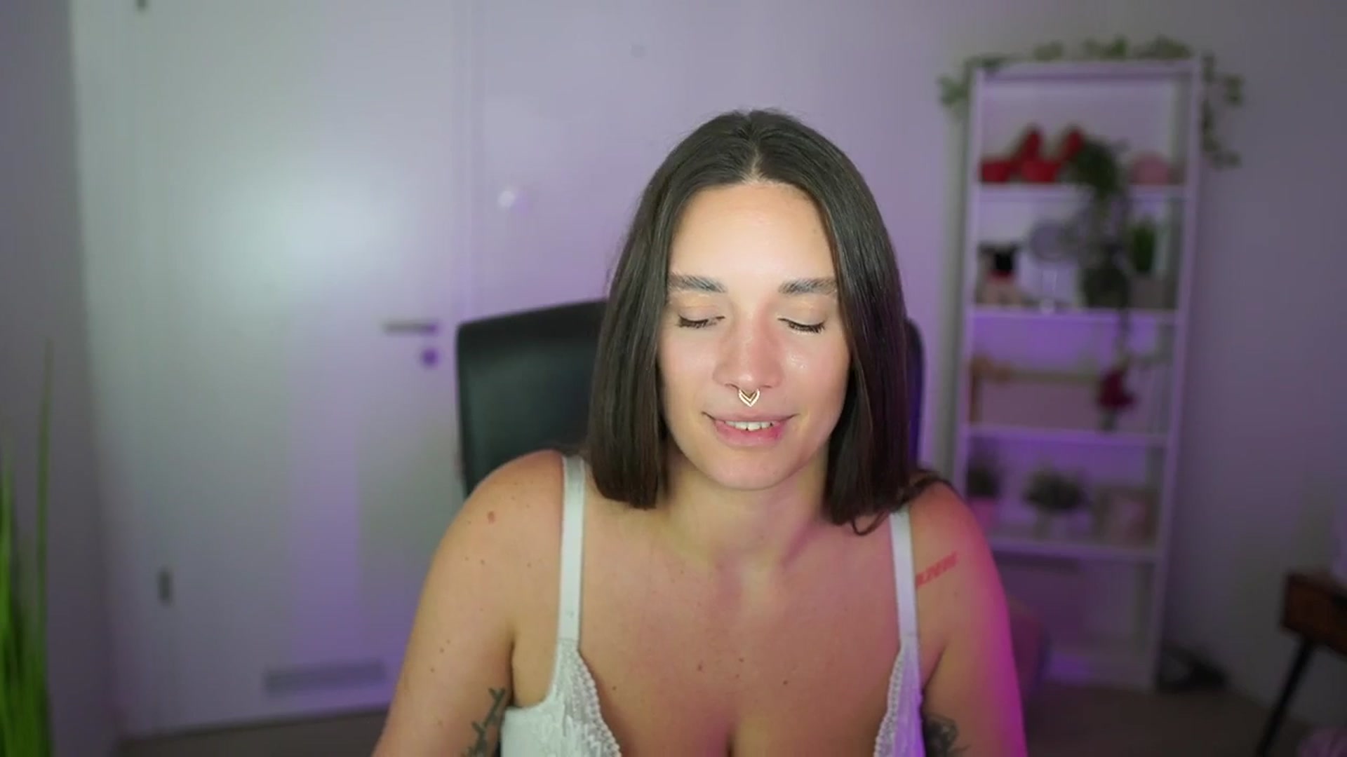 Gallery image thumbnail from Gina__cali's myfreecams stream on, 11/06/2025, 18:56 image 2 of 20