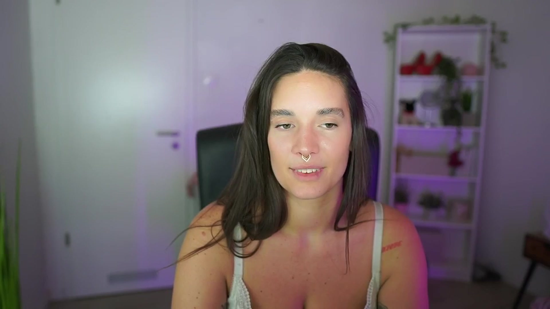 Gallery image thumbnail from Gina__cali's myfreecams stream on, 11/06/2025, 18:56 image 4 of 20