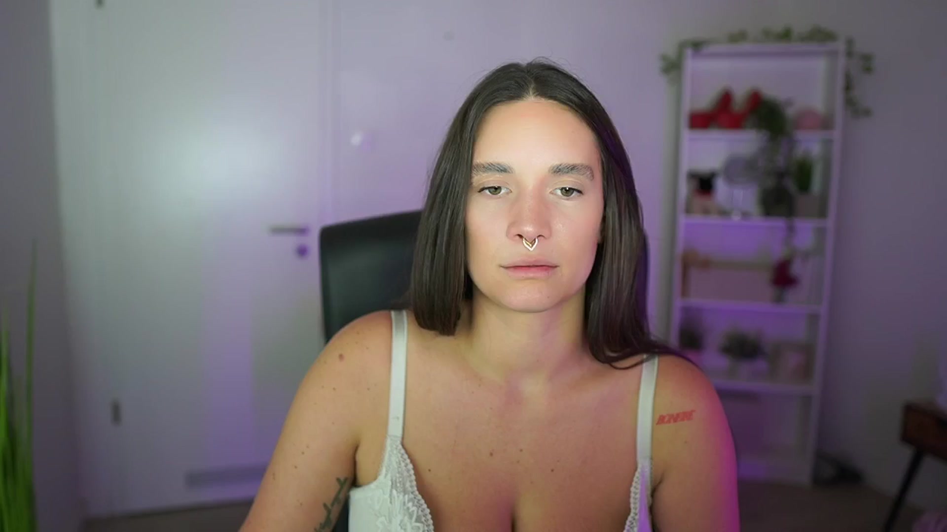 Gallery image thumbnail from Gina__cali's myfreecams stream on, 11/06/2025, 18:56 image 1 of 20