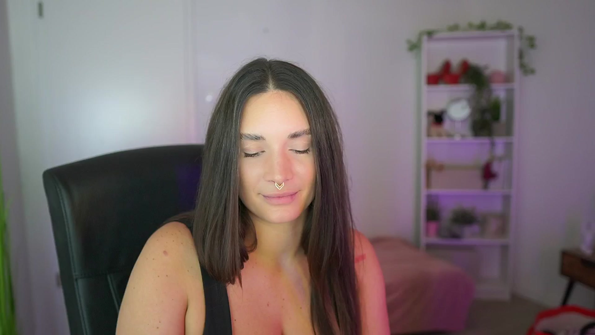 Gallery image thumbnail from Gina__cali's myfreecams stream on, 11/10/2025, 16:20 image 3 of 20