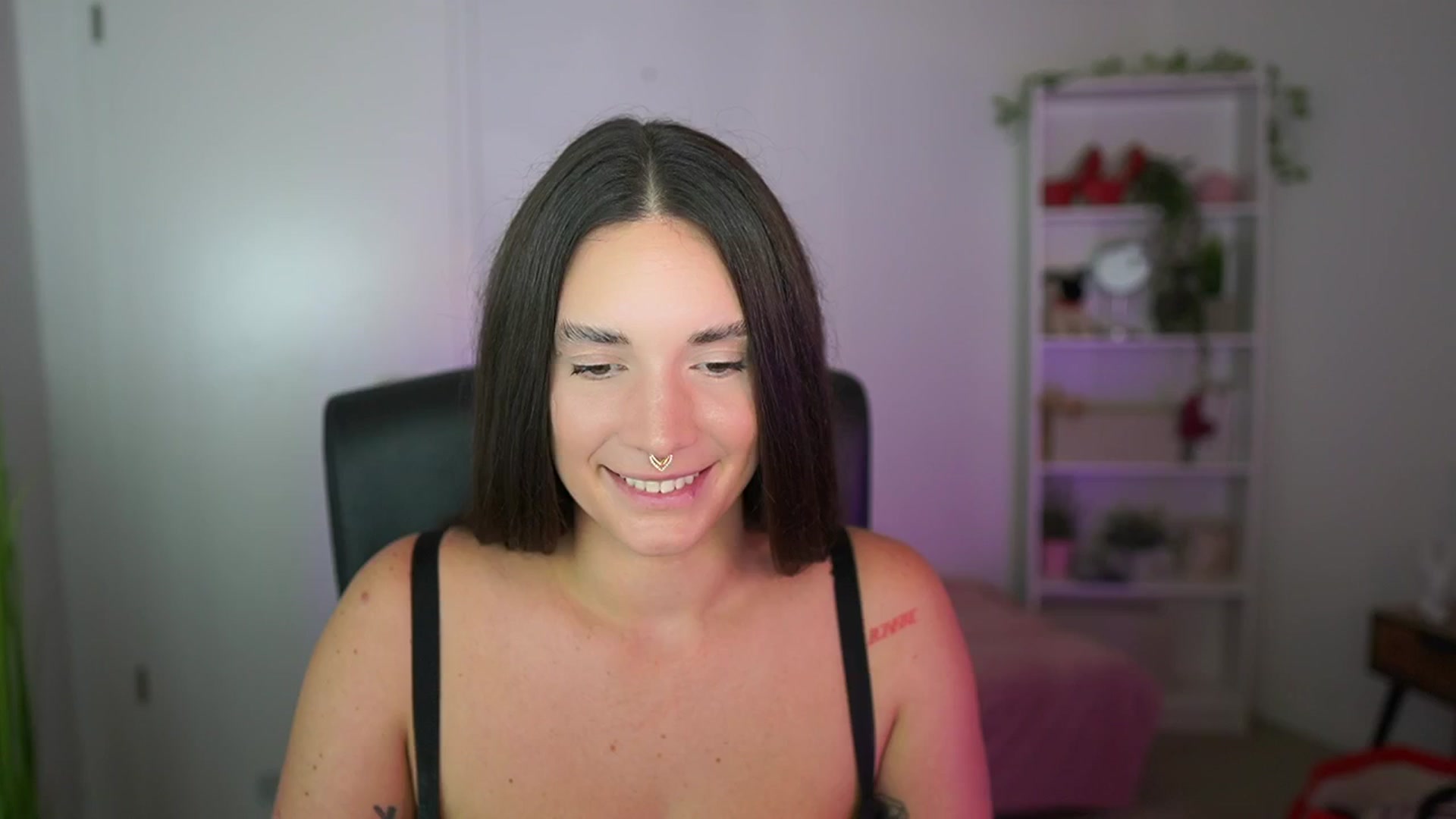 Gallery image thumbnail from Gina__cali's myfreecams stream on, 11/10/2025, 16:20 image 15 of 20