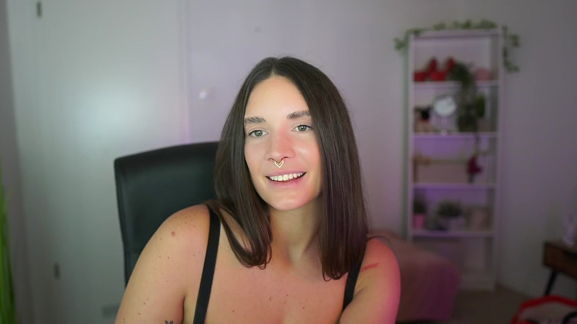 Gallery image thumbnail from Gina__cali's myfreecams stream on, 11/10/2025, 16:20 image 10 of 20