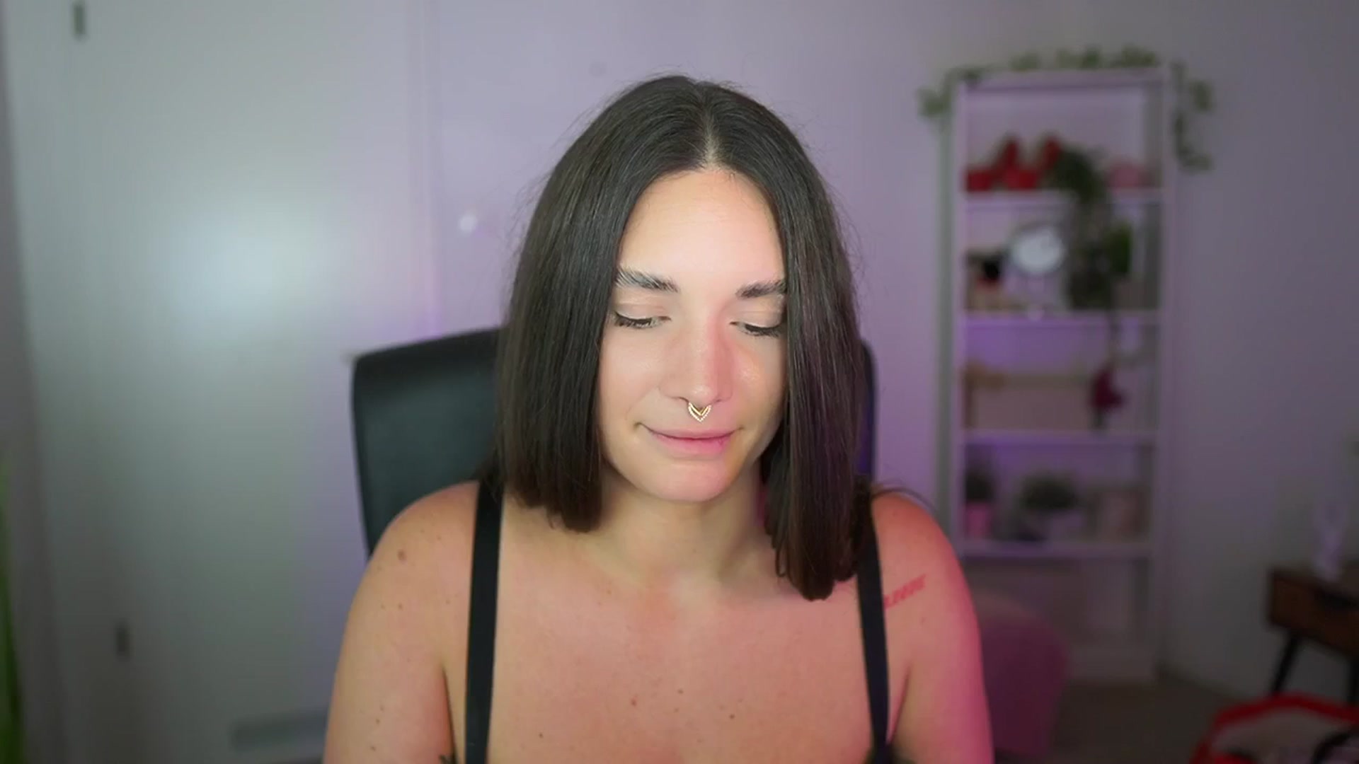 Gallery image thumbnail from Gina__cali's myfreecams stream on, 11/10/2025, 18:27 image 3 of 20