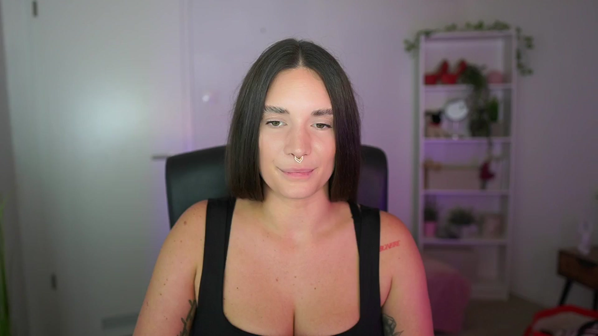 Gallery image thumbnail from Gina__cali's myfreecams stream on, 11/10/2025, 18:27 image 1 of 20