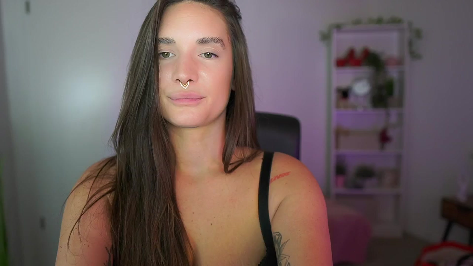 Gallery image thumbnail from Gina__cali's myfreecams stream on, 11/10/2025, 18:27 image 14 of 20
