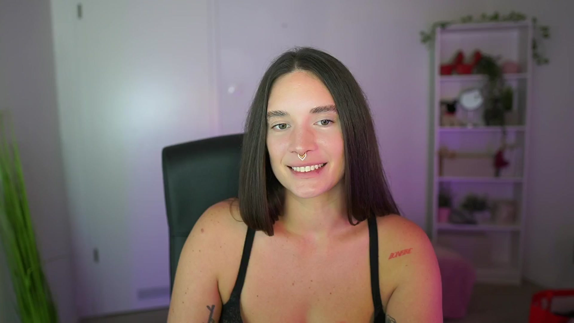 Gallery image thumbnail from Gina__cali's myfreecams stream on, 11/11/2025, 18:57 image 15 of 20