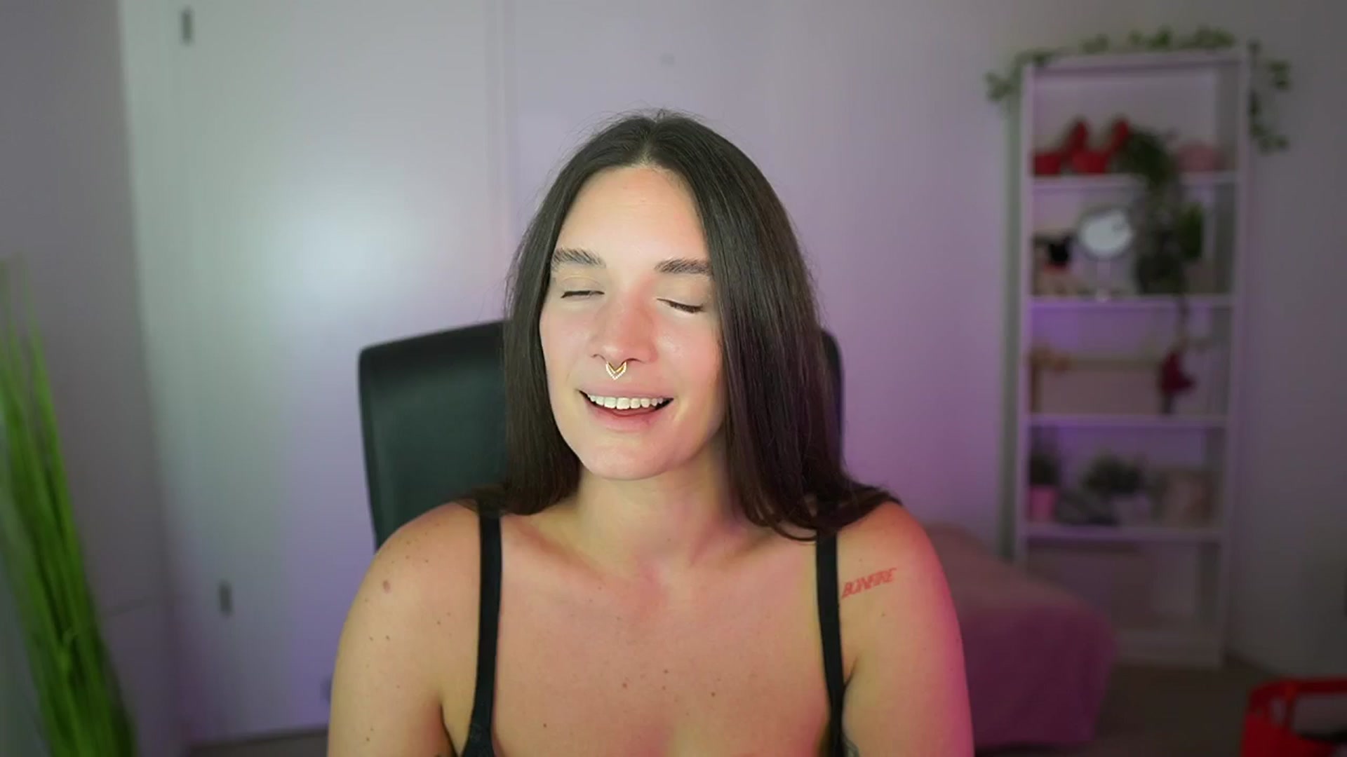 Gallery image thumbnail from Gina__cali's myfreecams stream on, 11/11/2025, 18:57 image 11 of 20