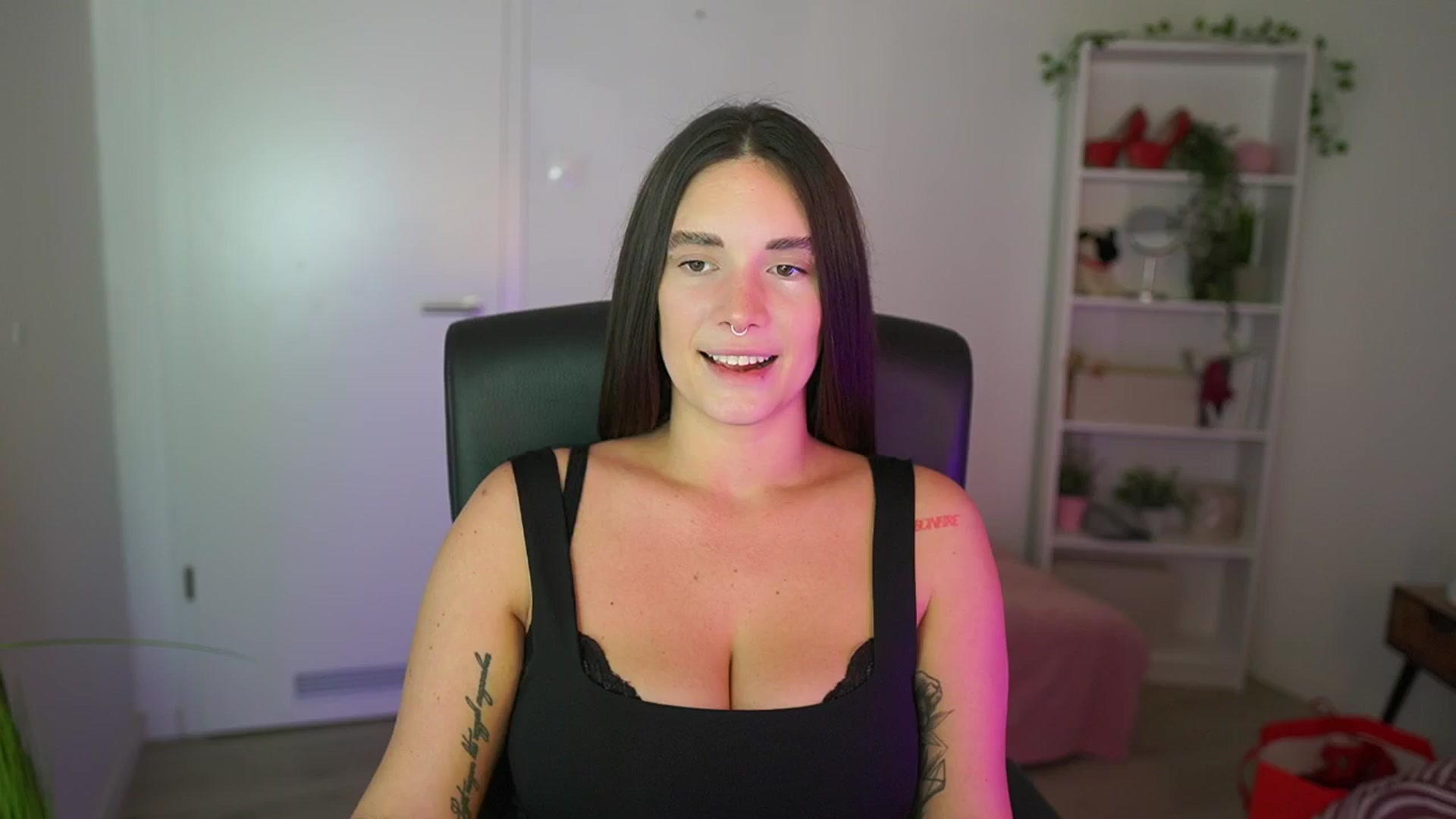 Gallery image thumbnail from Gina__cali's myfreecams stream on, 11/19/2025, 14:53 image 3 of 20