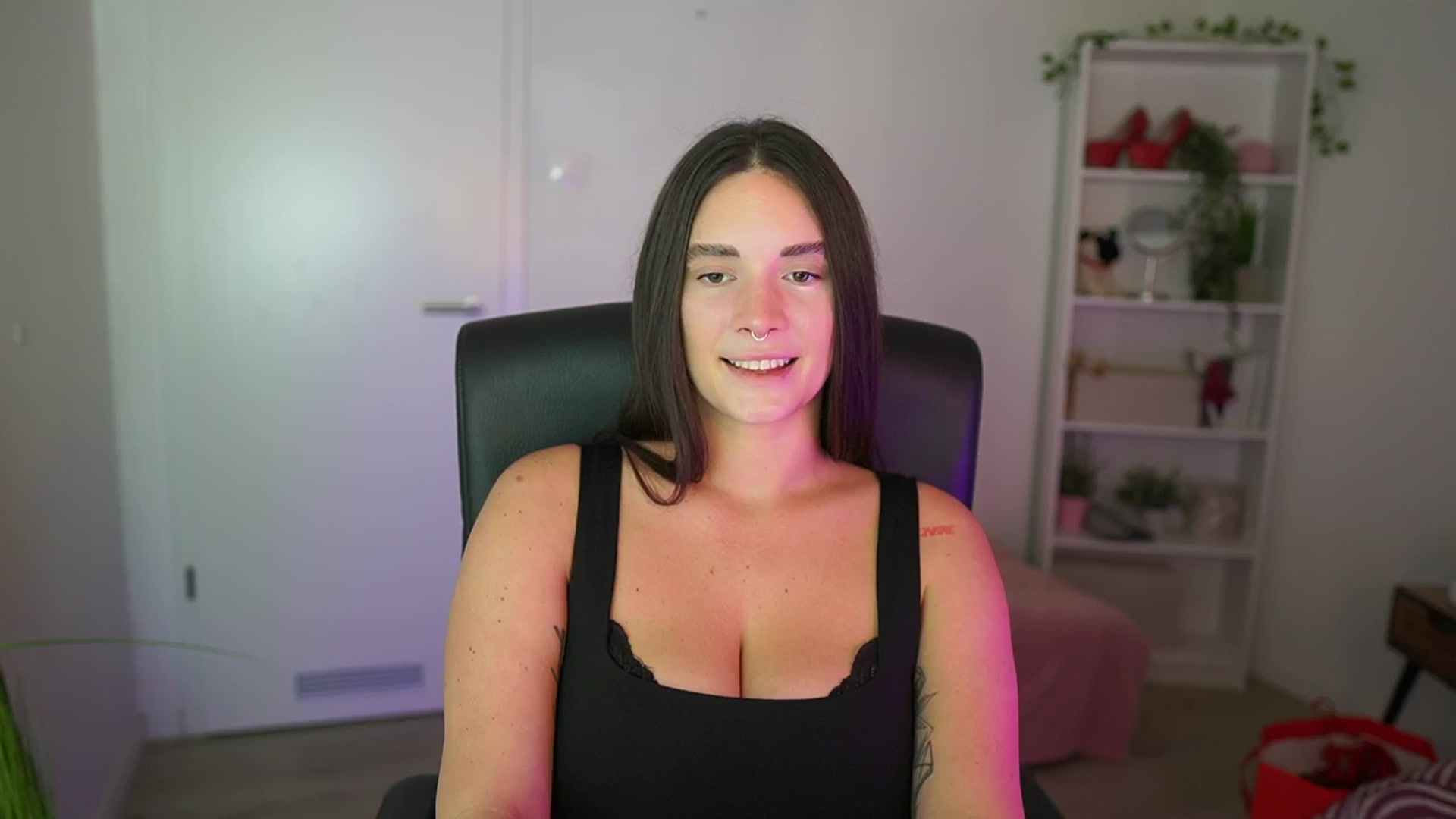 Gallery image thumbnail from Gina__cali's myfreecams stream on, 11/19/2025, 14:53 image 5 of 20