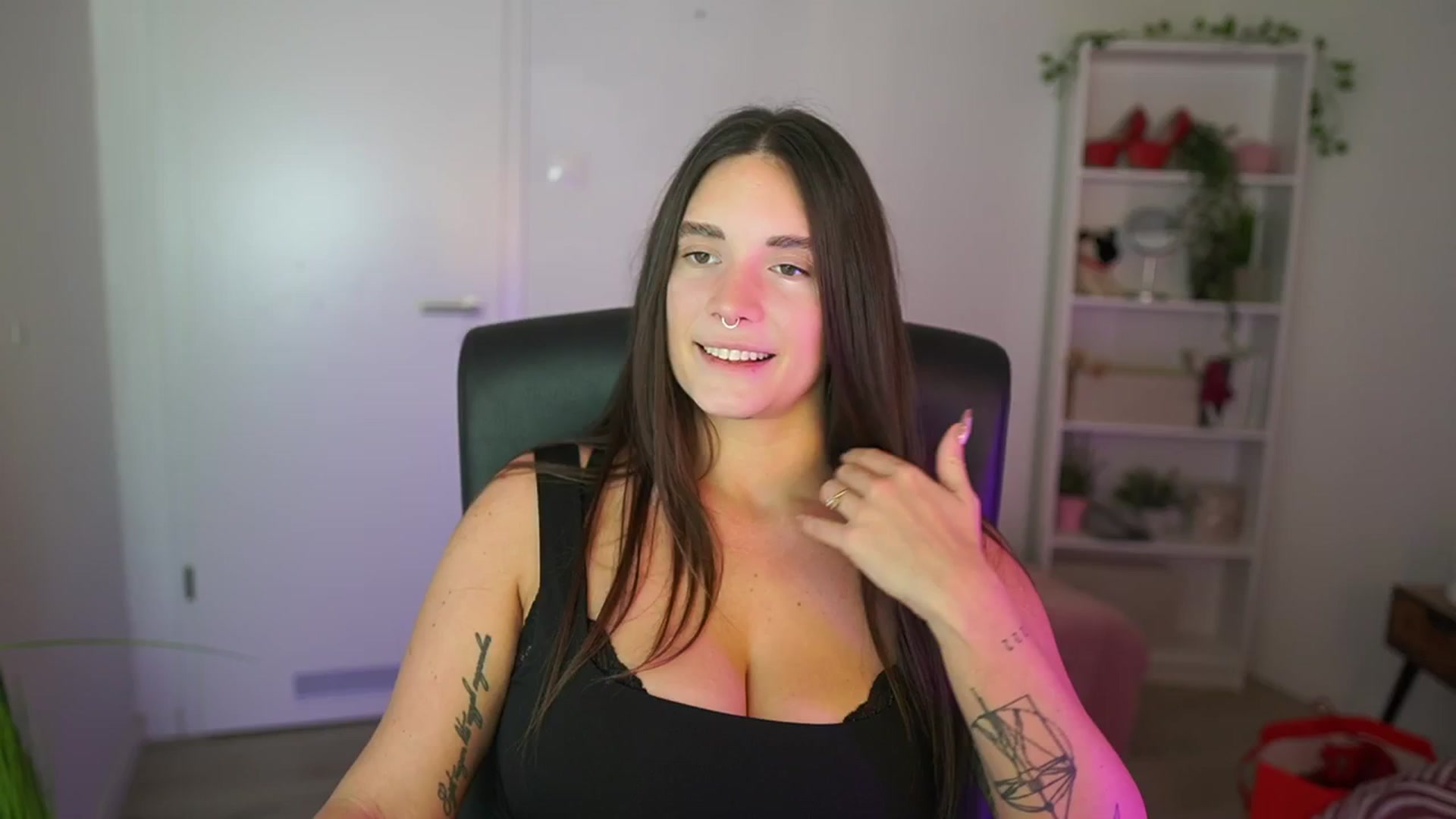 Gallery image thumbnail from Gina__cali's myfreecams stream on, 11/19/2025, 14:53 image 2 of 20