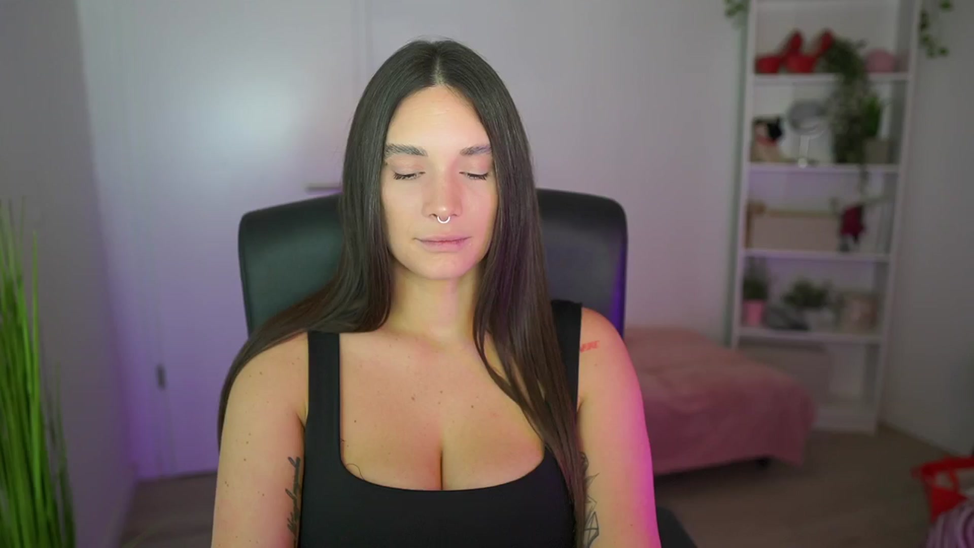 Gallery image thumbnail from Gina__cali's myfreecams stream on, 11/24/2025, 14:36 image 18 of 20