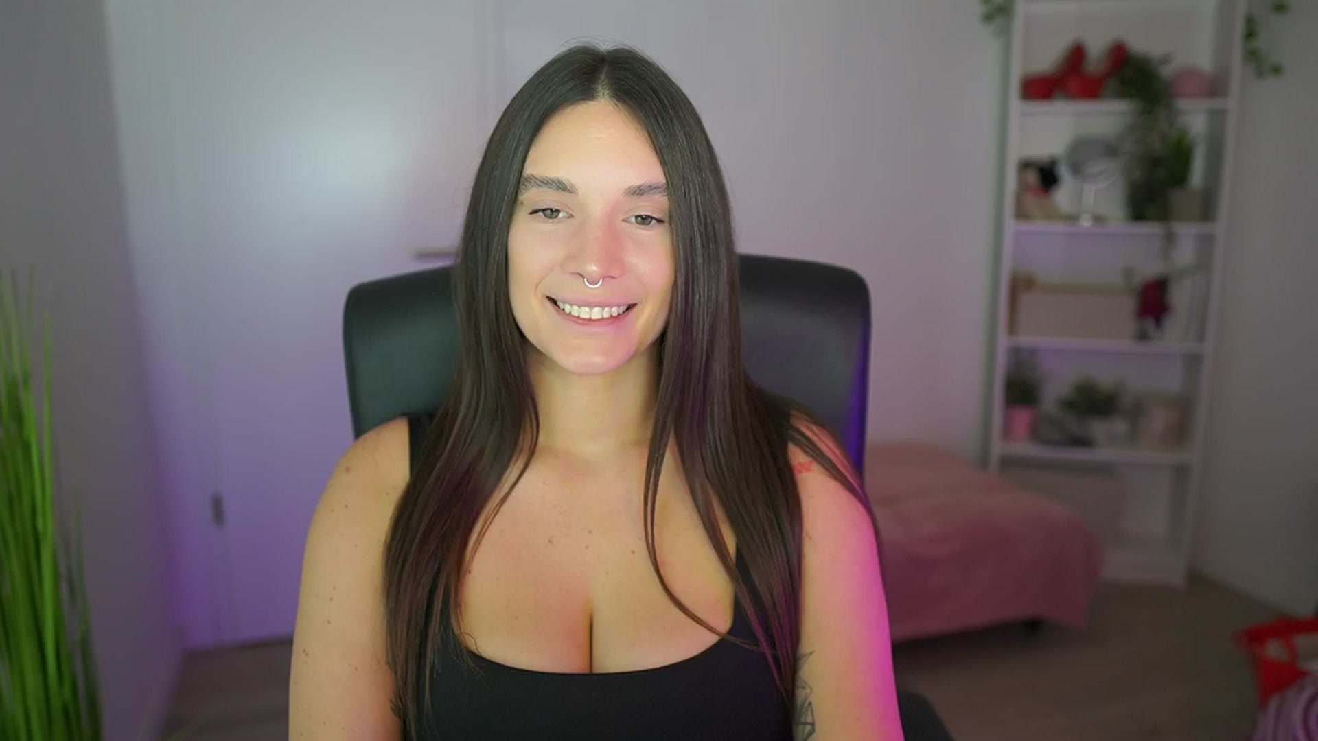 Gallery image thumbnail from Gina__cali's myfreecams stream on, 11/24/2025, 14:36 image 15 of 20