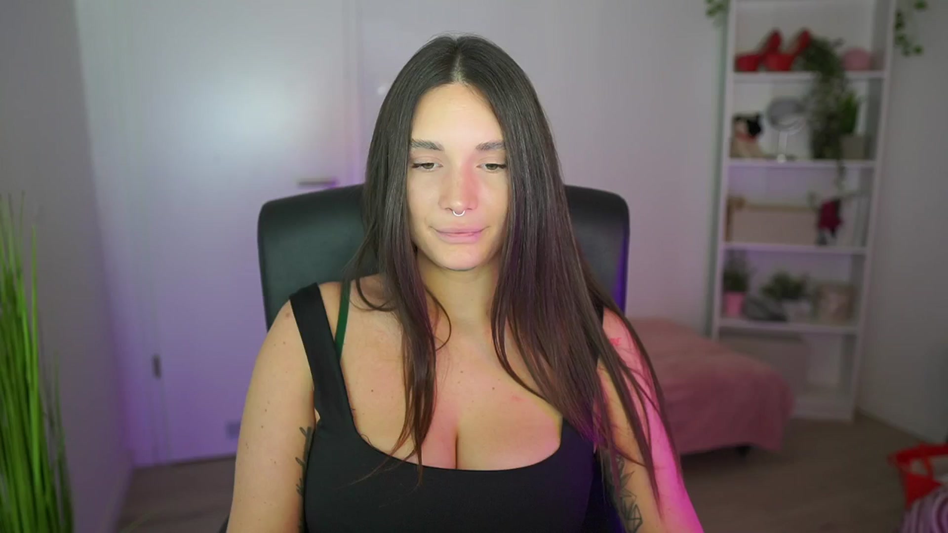 Gallery image thumbnail from Gina__cali's myfreecams stream on, 11/24/2025, 14:36 image 12 of 20
