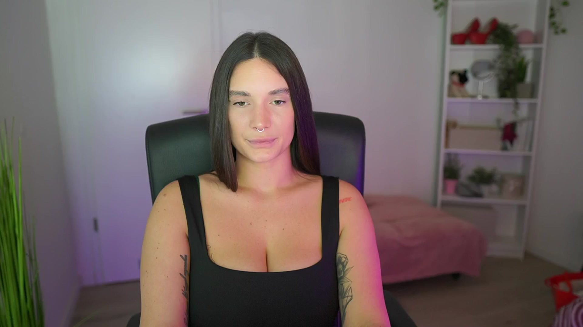 Gallery image thumbnail from Gina__cali's myfreecams stream on, 11/24/2025, 15:12 image 7 of 20