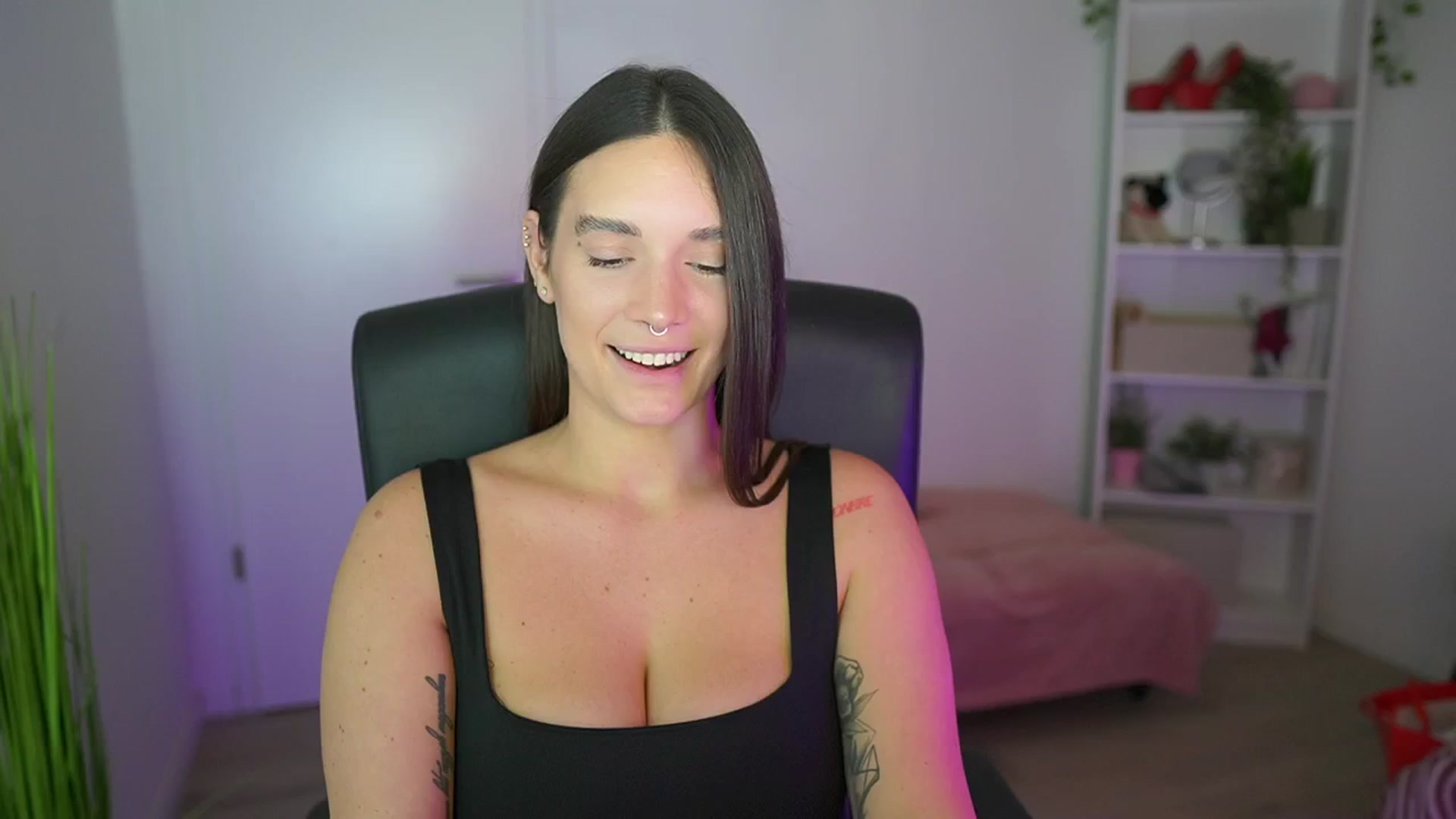 Gallery image thumbnail from Gina__cali's myfreecams stream on, 11/24/2025, 15:12 image 20 of 20