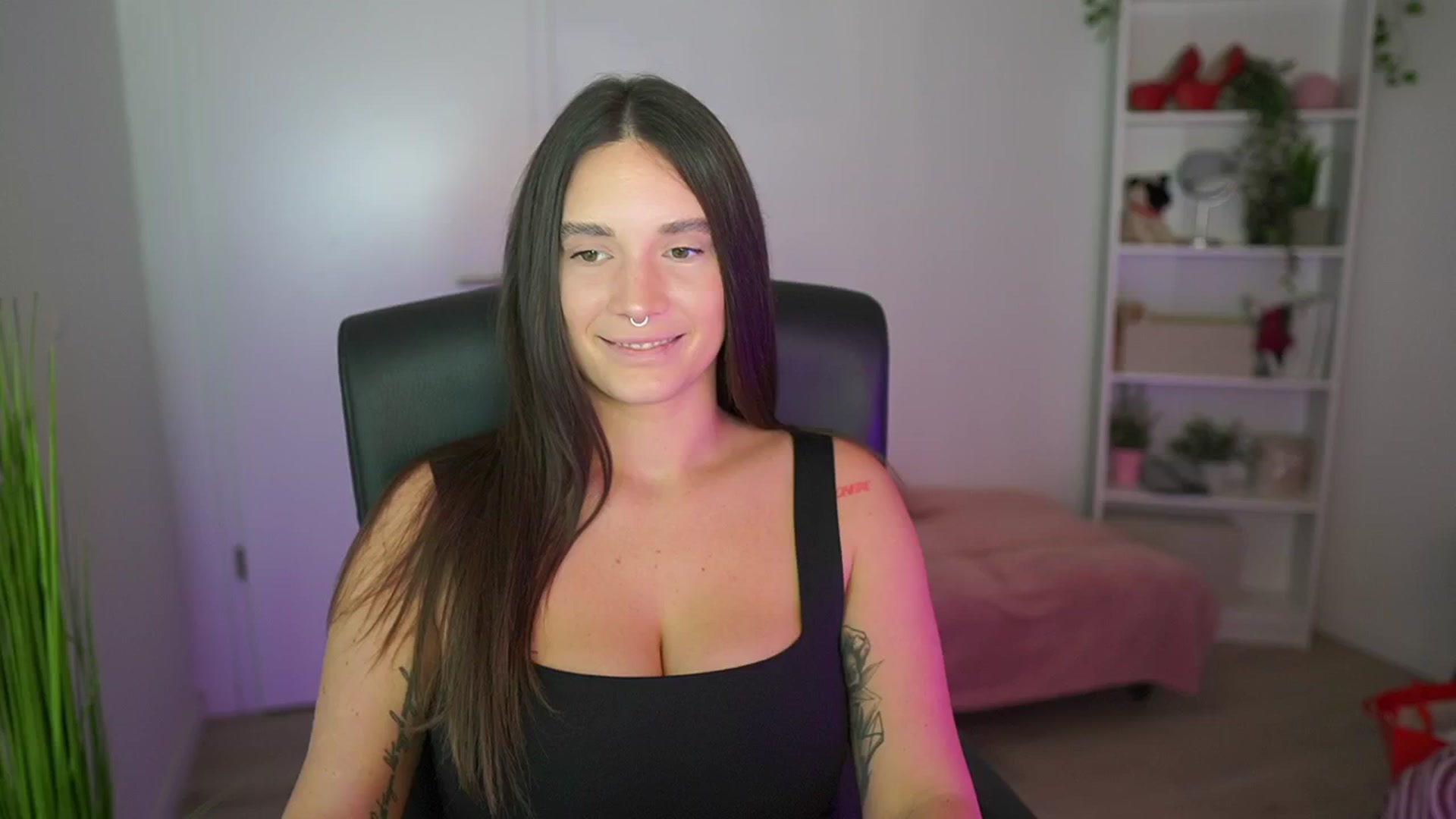 Gallery image thumbnail from Gina__cali's myfreecams stream on, 11/24/2025, 15:12 image 2 of 20