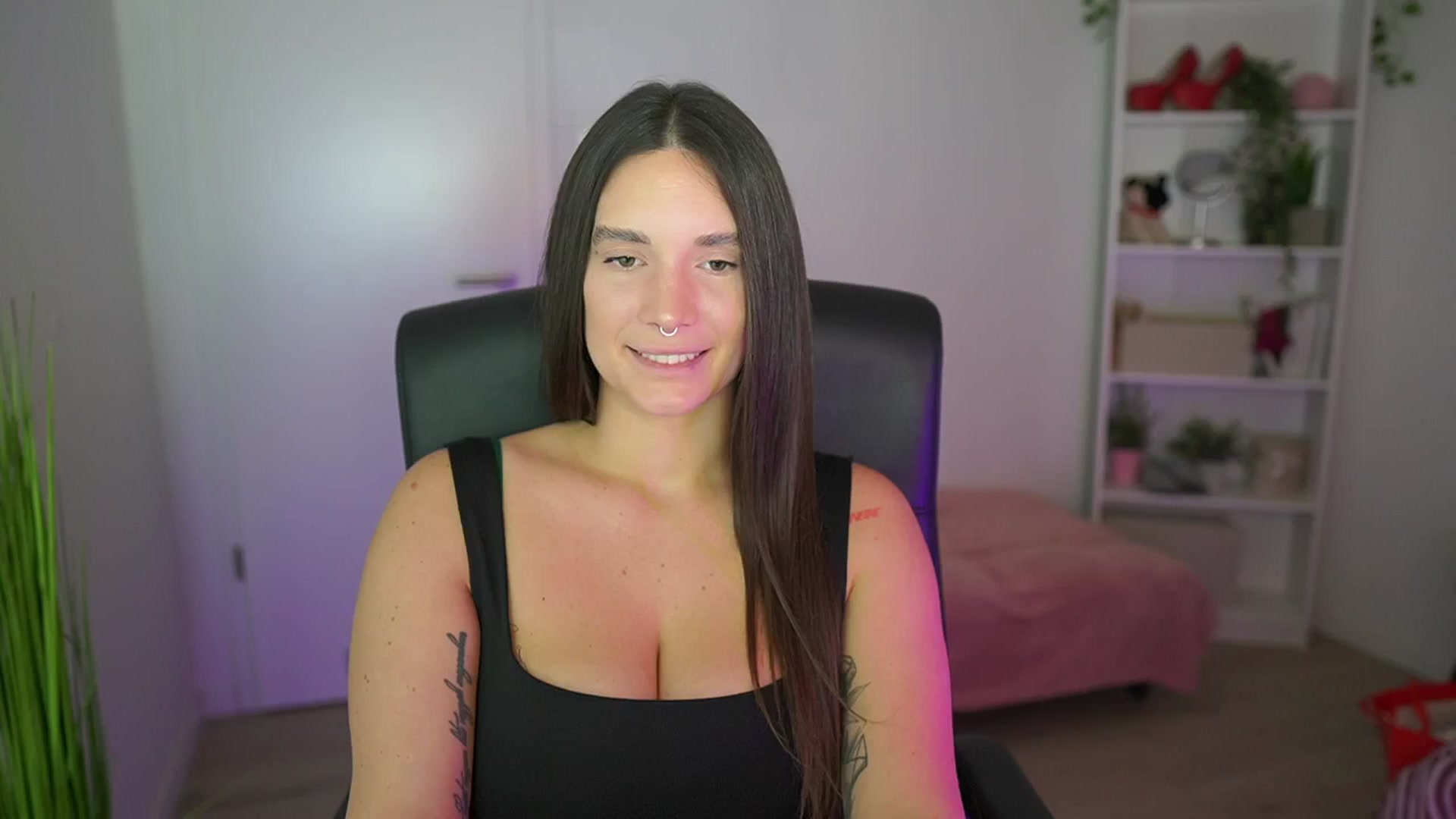 Gallery image thumbnail from Gina__cali's myfreecams stream on, 11/24/2025, 15:12 image 10 of 20