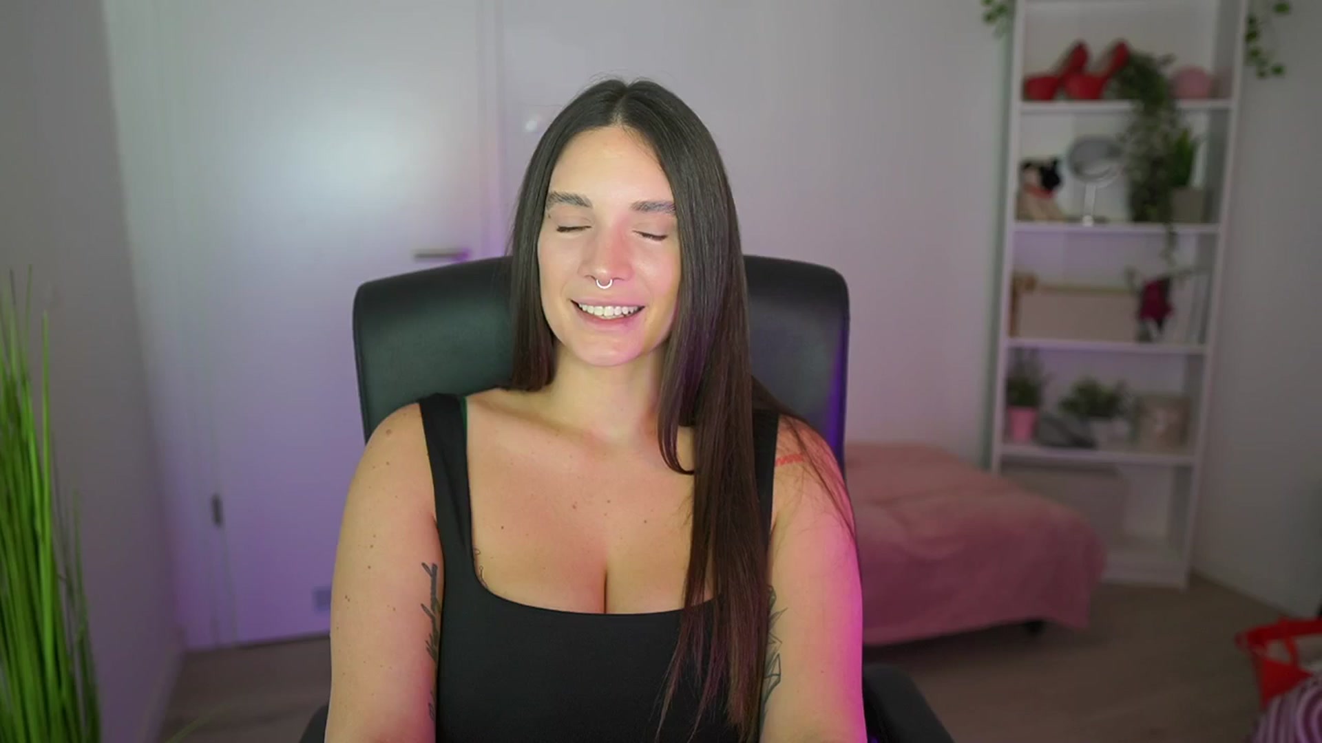 Gallery image thumbnail from Gina__cali's myfreecams stream on, 11/24/2025, 15:12 image 9 of 20