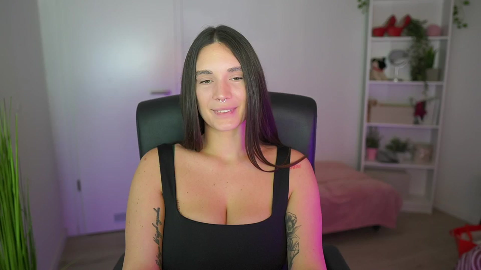 Gallery image thumbnail from Gina__cali's myfreecams stream on, 11/24/2025, 15:12 image 5 of 20