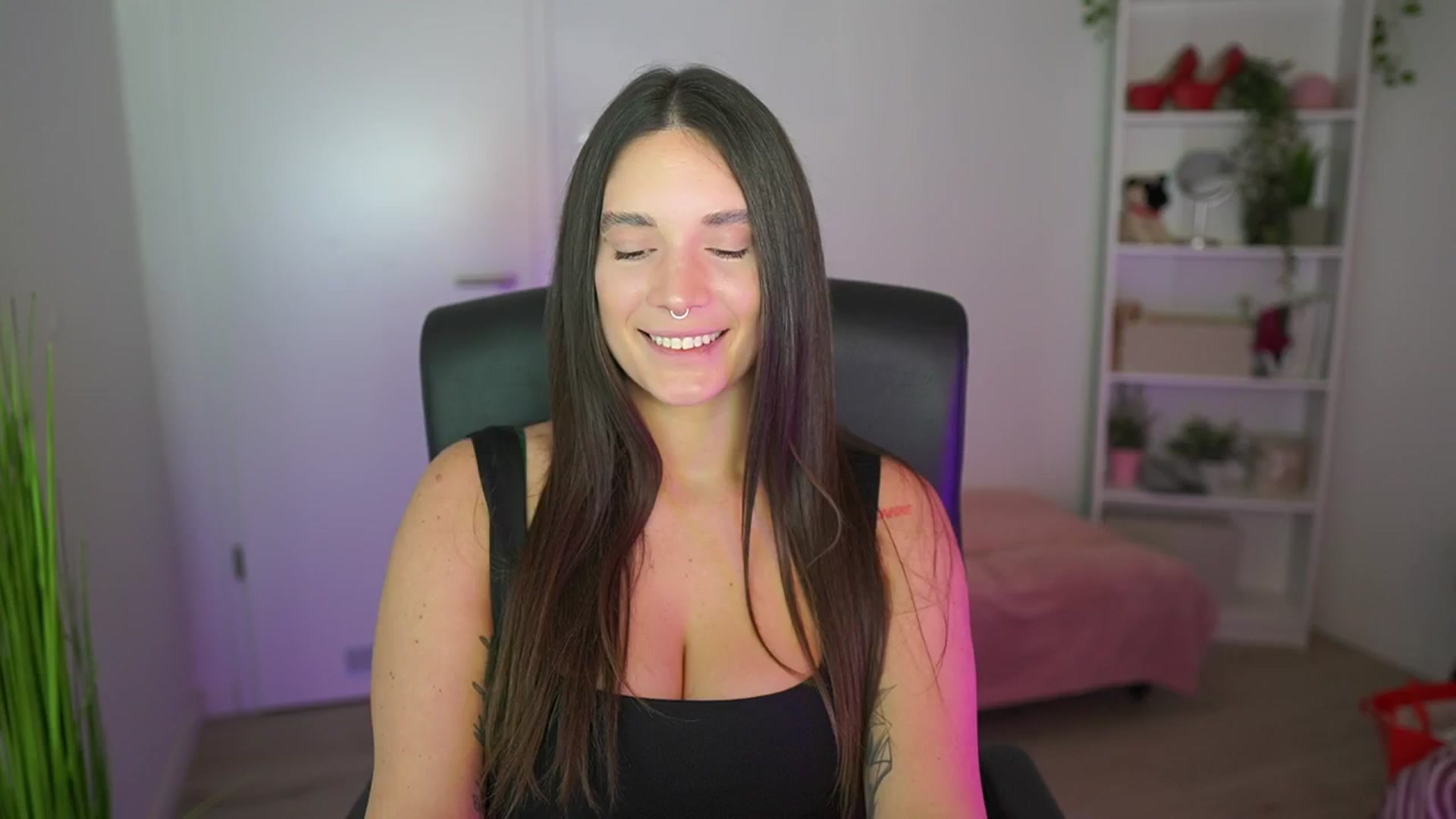Gallery image thumbnail from Gina__cali's myfreecams stream on, 11/24/2025, 15:12 image 13 of 20