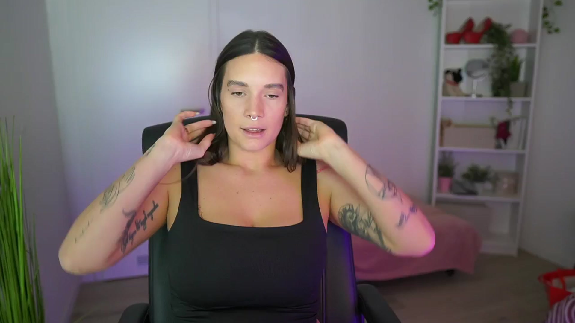Gallery image thumbnail from Gina__cali's myfreecams stream on, 11/24/2025, 15:12 image 1 of 20