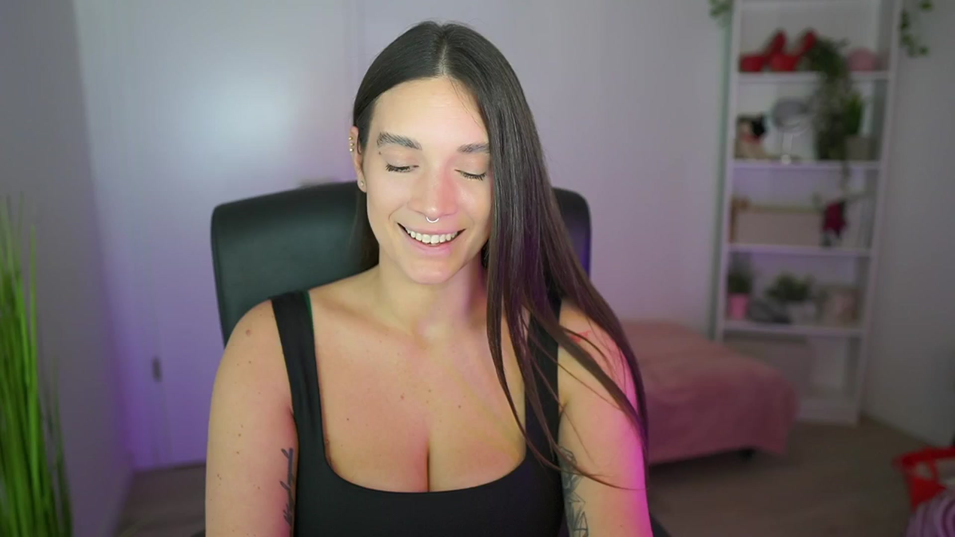 Gallery image thumbnail from Gina__cali's myfreecams stream on, 11/24/2025, 15:12 image 17 of 20
