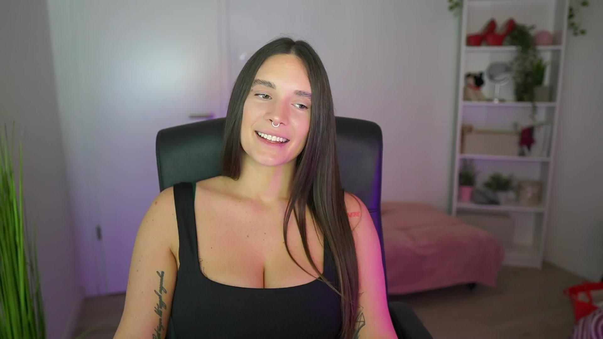 Gallery image thumbnail from Gina__cali's myfreecams stream on, 11/24/2025, 15:12 image 11 of 20