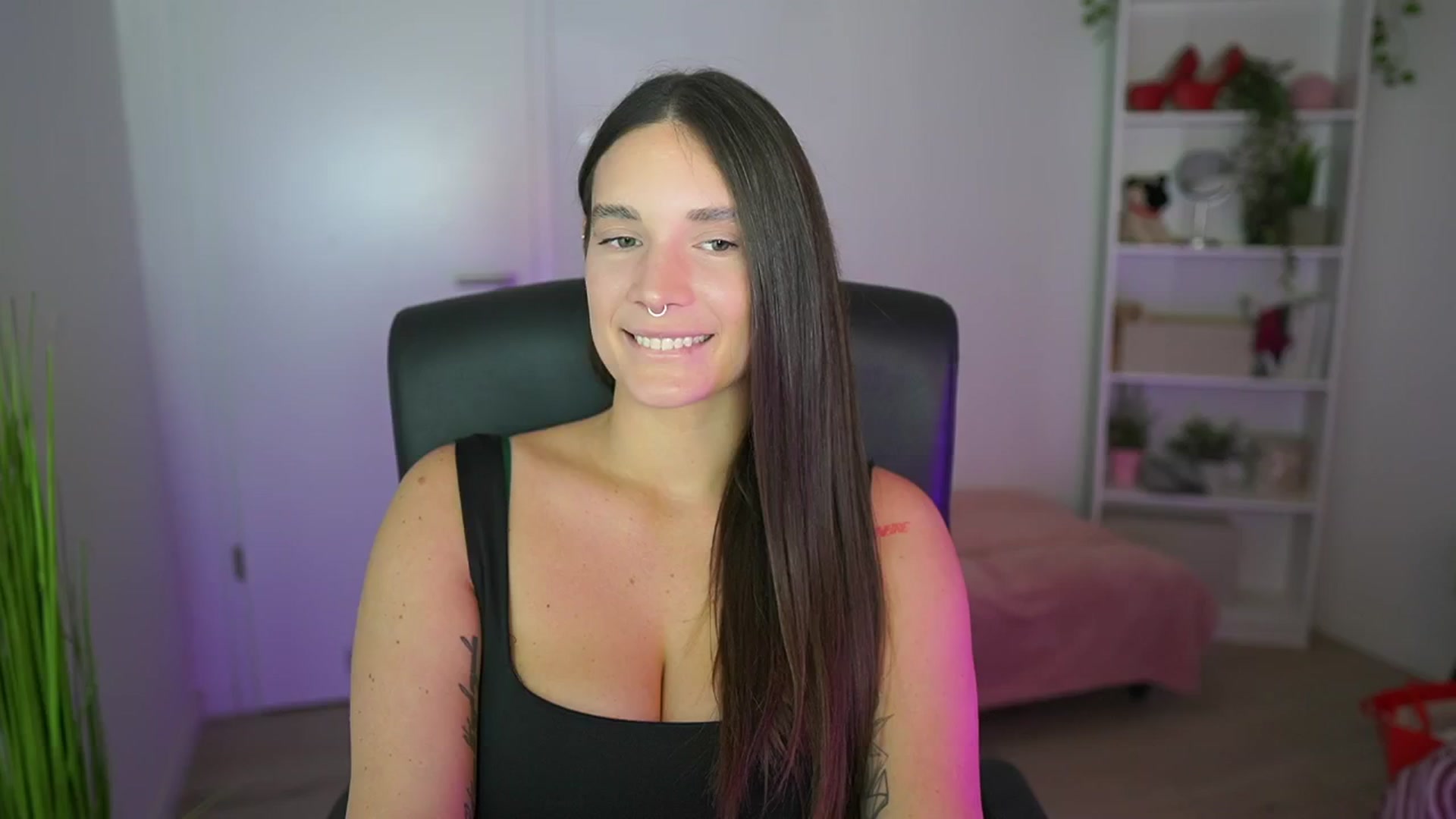 Gallery image thumbnail from Gina__cali's myfreecams stream on, 11/24/2025, 15:12 image 19 of 20
