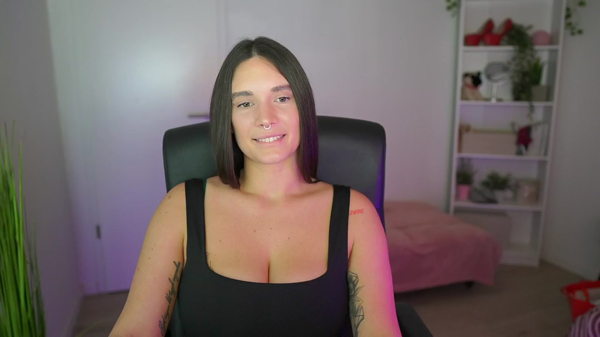 Gallery image thumbnail from Gina__cali's myfreecams stream on, 11/24/2025, 15:12 image 12 of 20