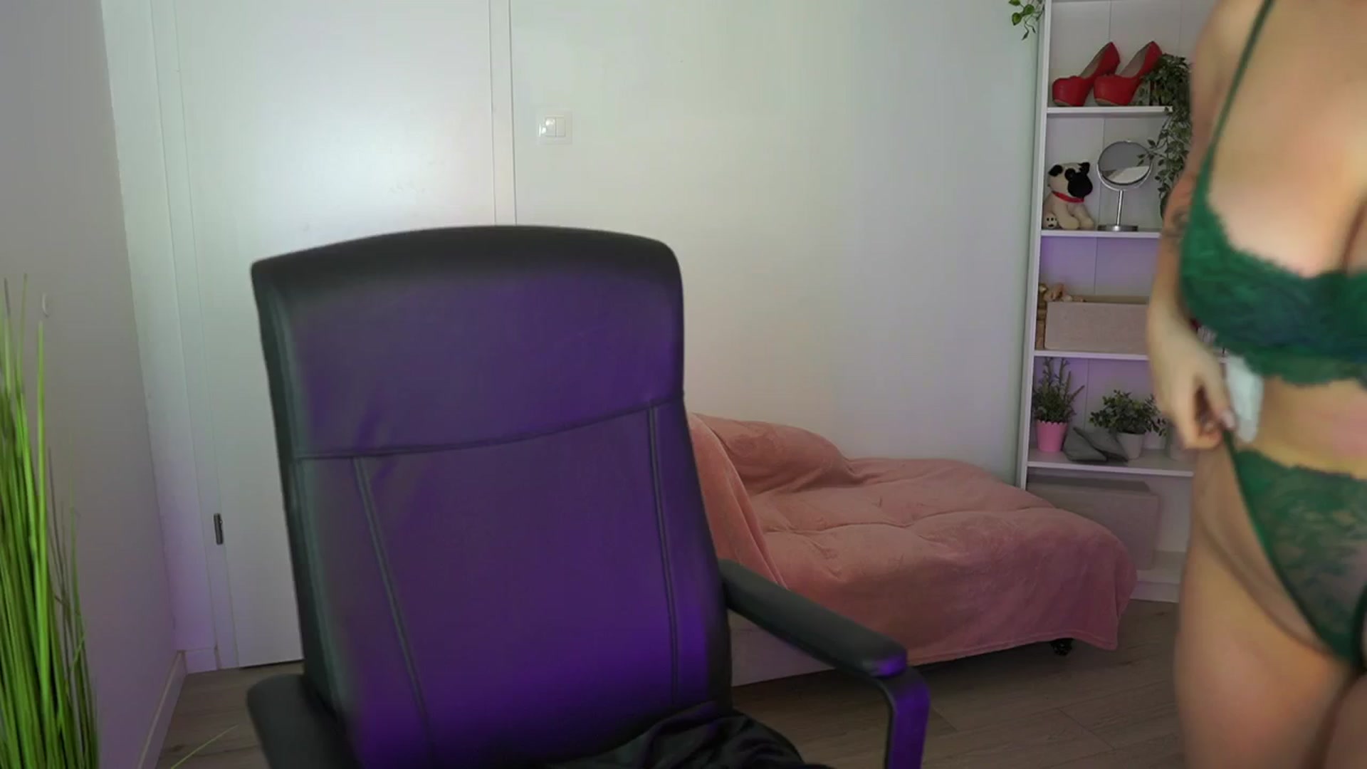 Gallery image thumbnail from Gina__cali's myfreecams stream on, 11/24/2025, 18:12 image 20 of 20