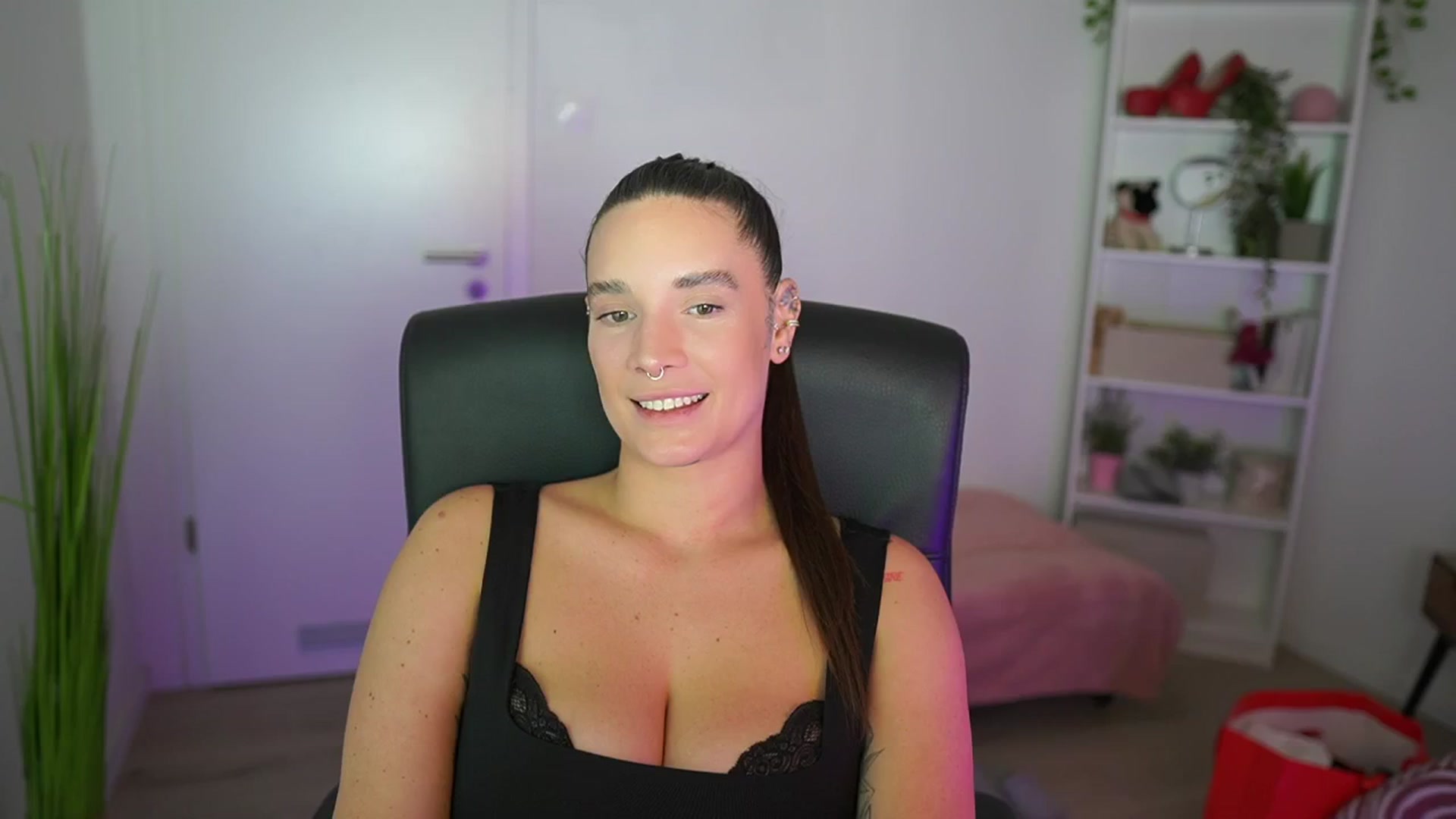 Gallery image thumbnail from Gina__cali's myfreecams stream on, 11/26/2025, 18:50 image 5 of 20