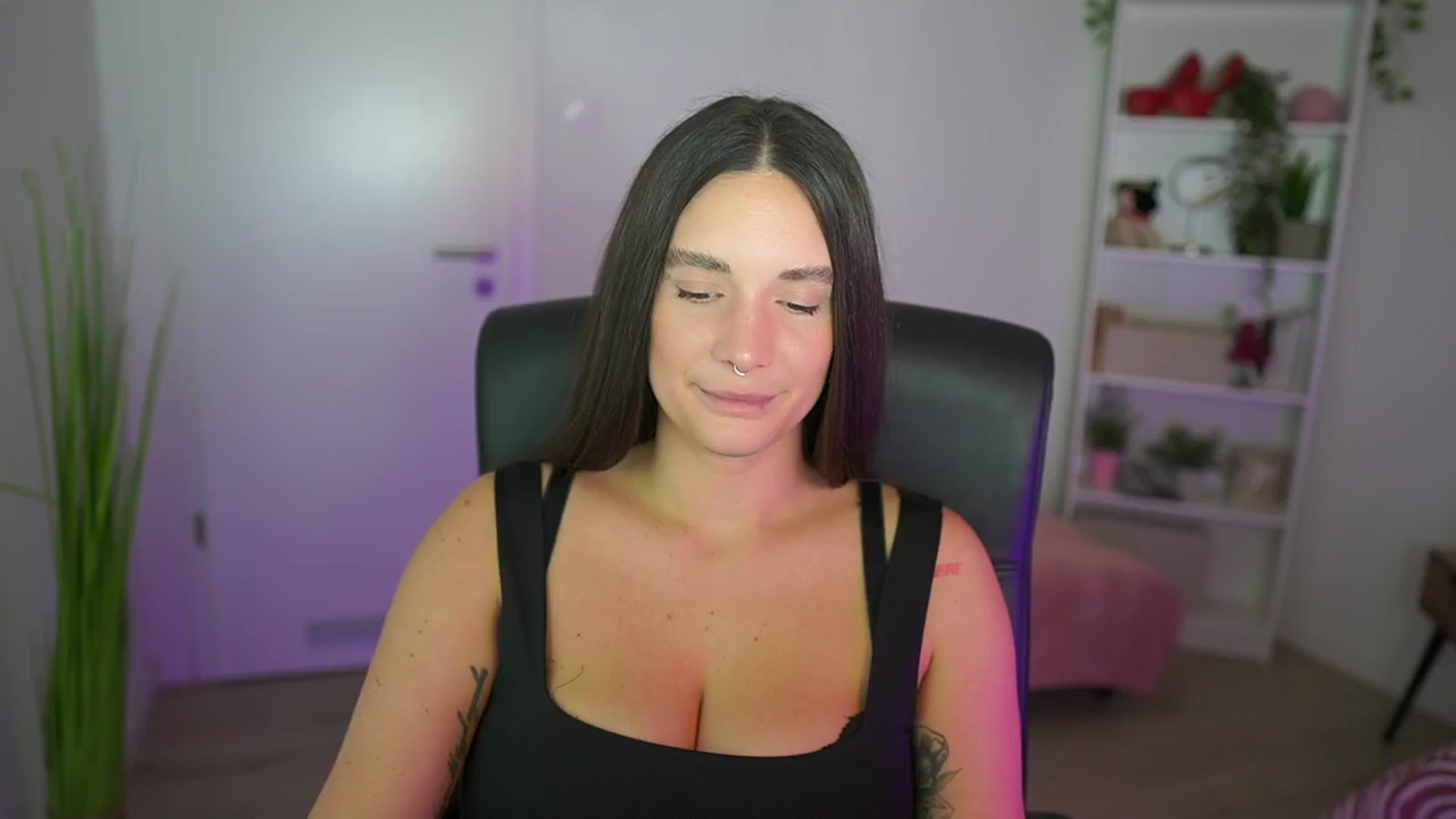 Gallery image thumbnail from Gina__cali's myfreecams stream on, 11/27/2025, 16:26 image 13 of 20