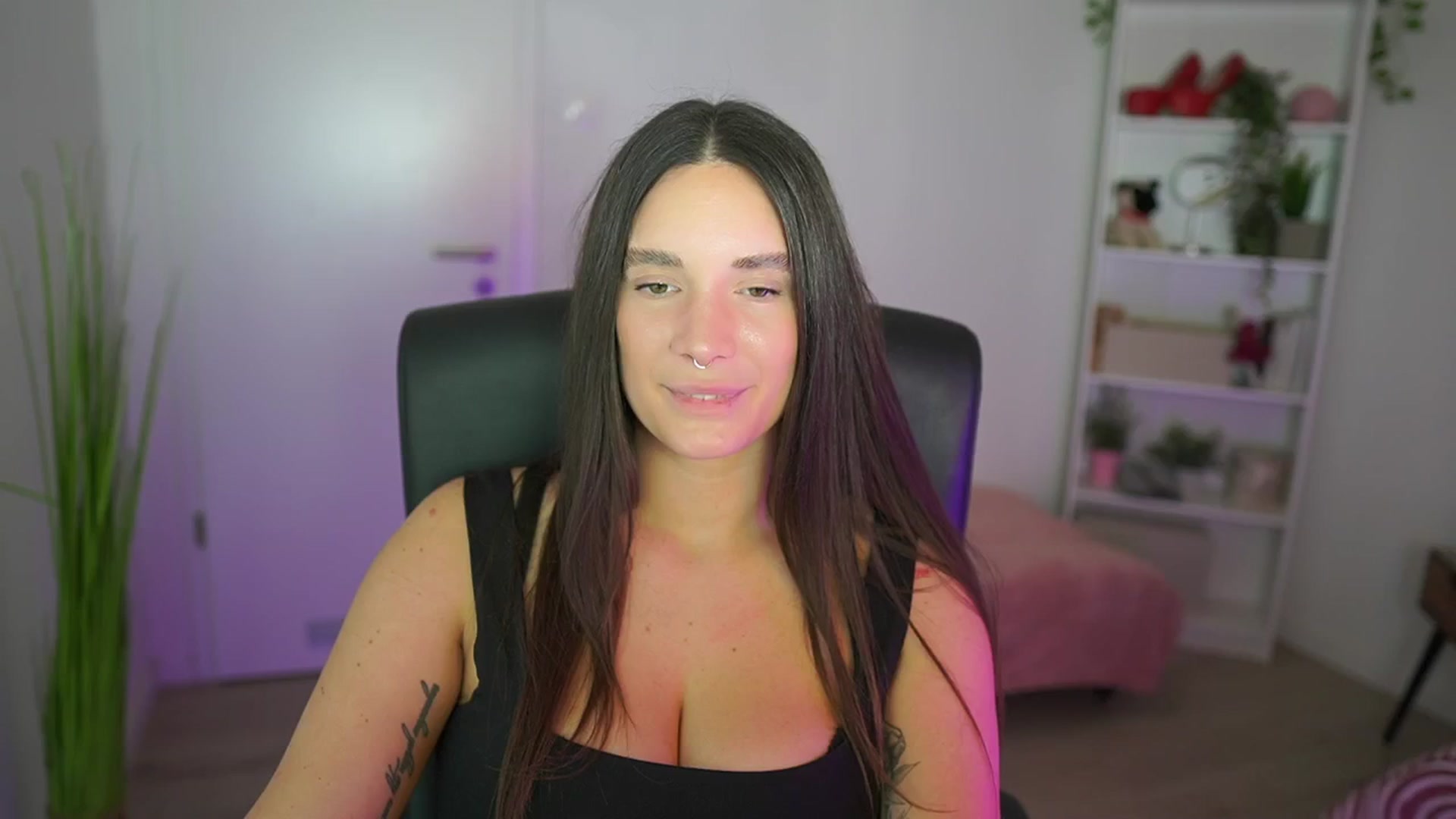 Gallery image thumbnail from Gina__cali's myfreecams stream on, 11/27/2025, 16:26 image 16 of 20