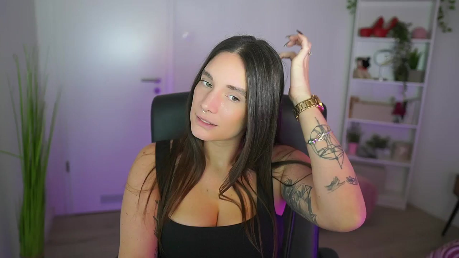 Gallery image thumbnail from Gina__cali's myfreecams stream on, 11/27/2025, 16:26 image 8 of 20
