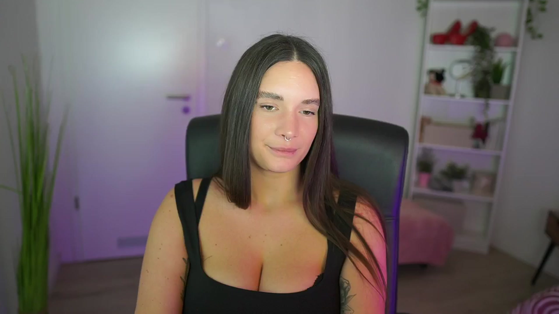 Gallery image thumbnail from Gina__cali's myfreecams stream on, 11/27/2025, 16:26 image 12 of 20