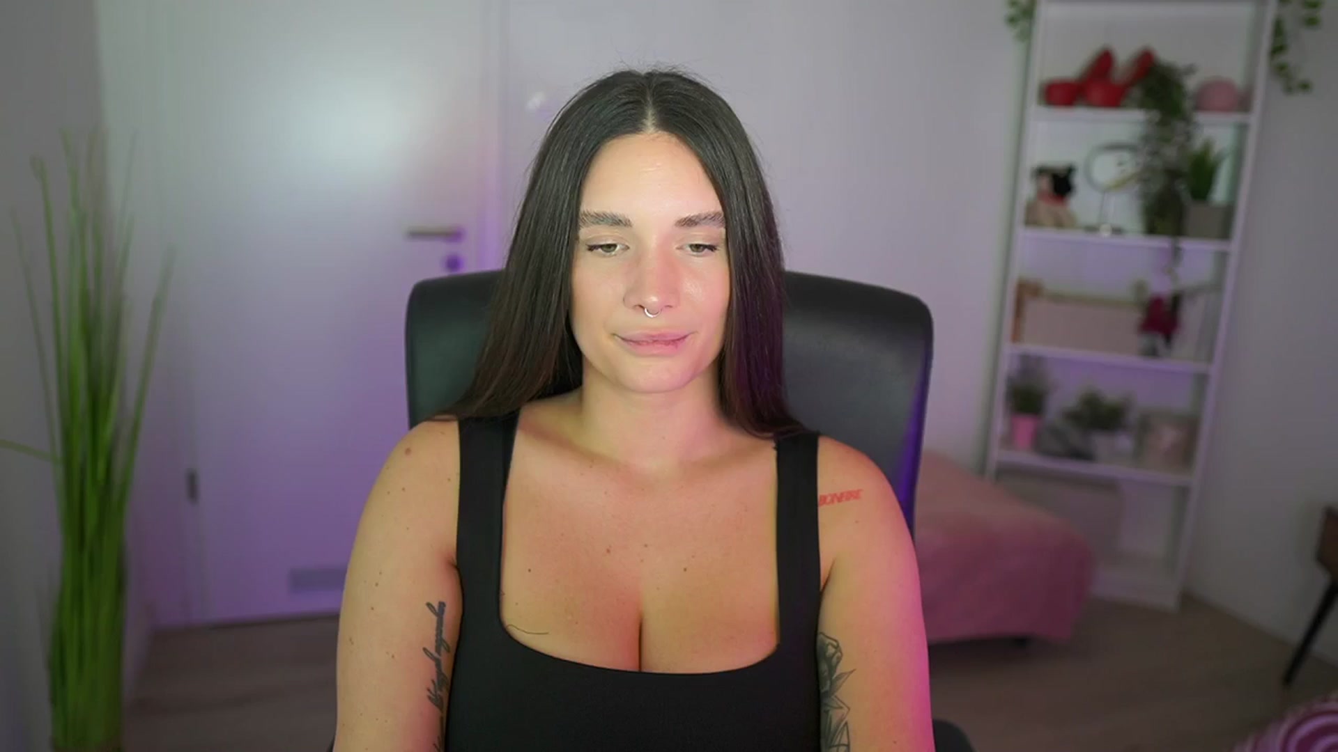 Gallery image thumbnail from Gina__cali's myfreecams stream on, 11/27/2025, 18:13 image 1 of 20