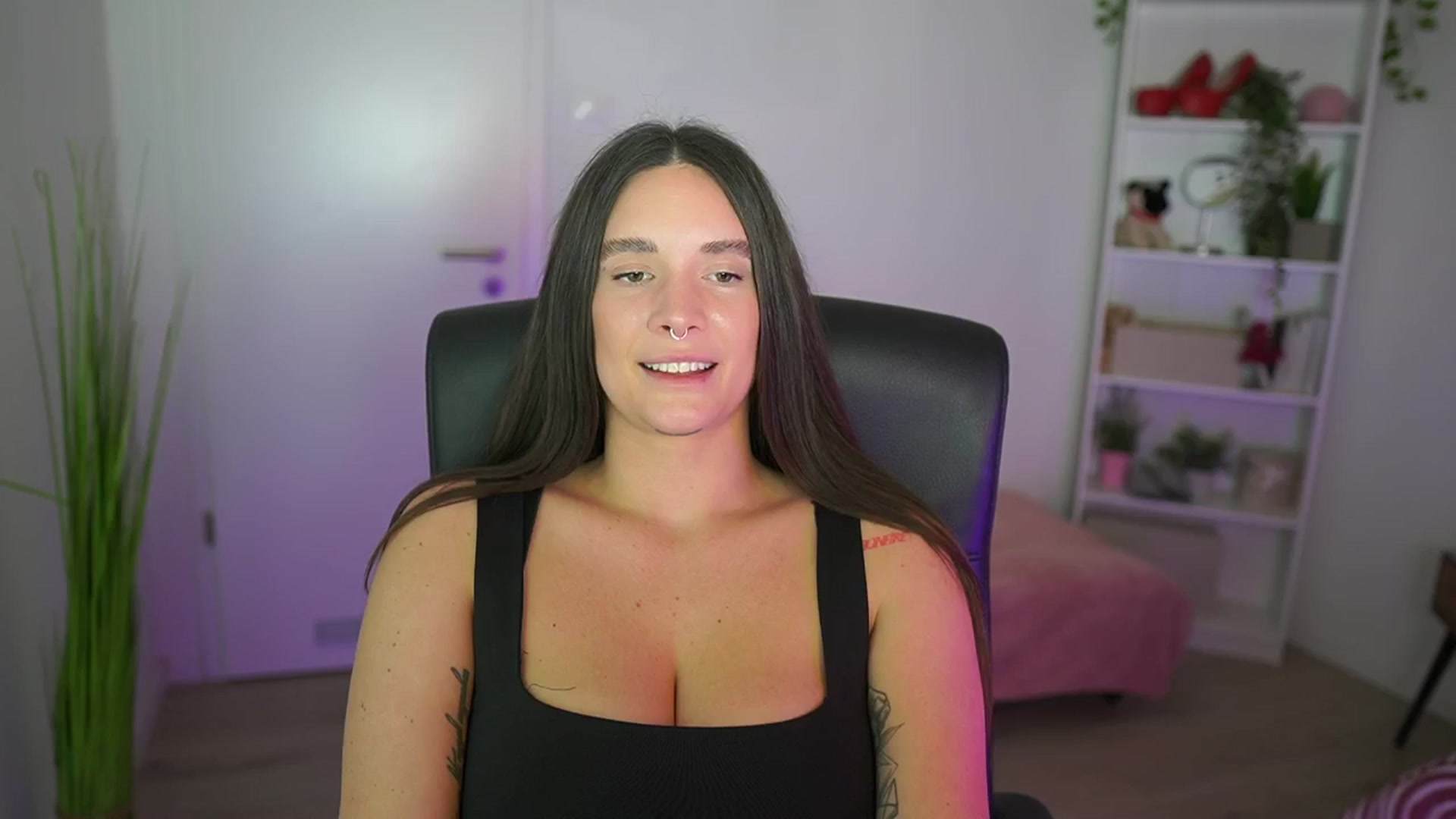 Gallery image thumbnail from Gina__cali's myfreecams stream on, 11/27/2025, 18:13 image 2 of 20