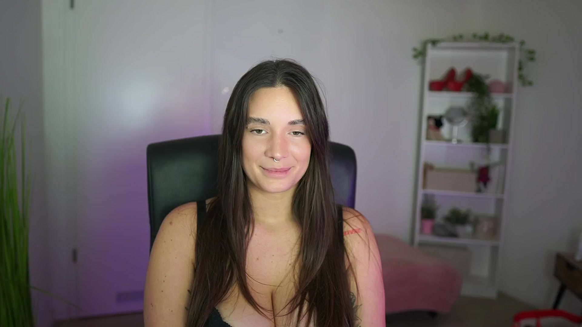 Gallery image thumbnail from Gina__cali's myfreecams stream on, 11/30/2025, 15:27 image 7 of 20