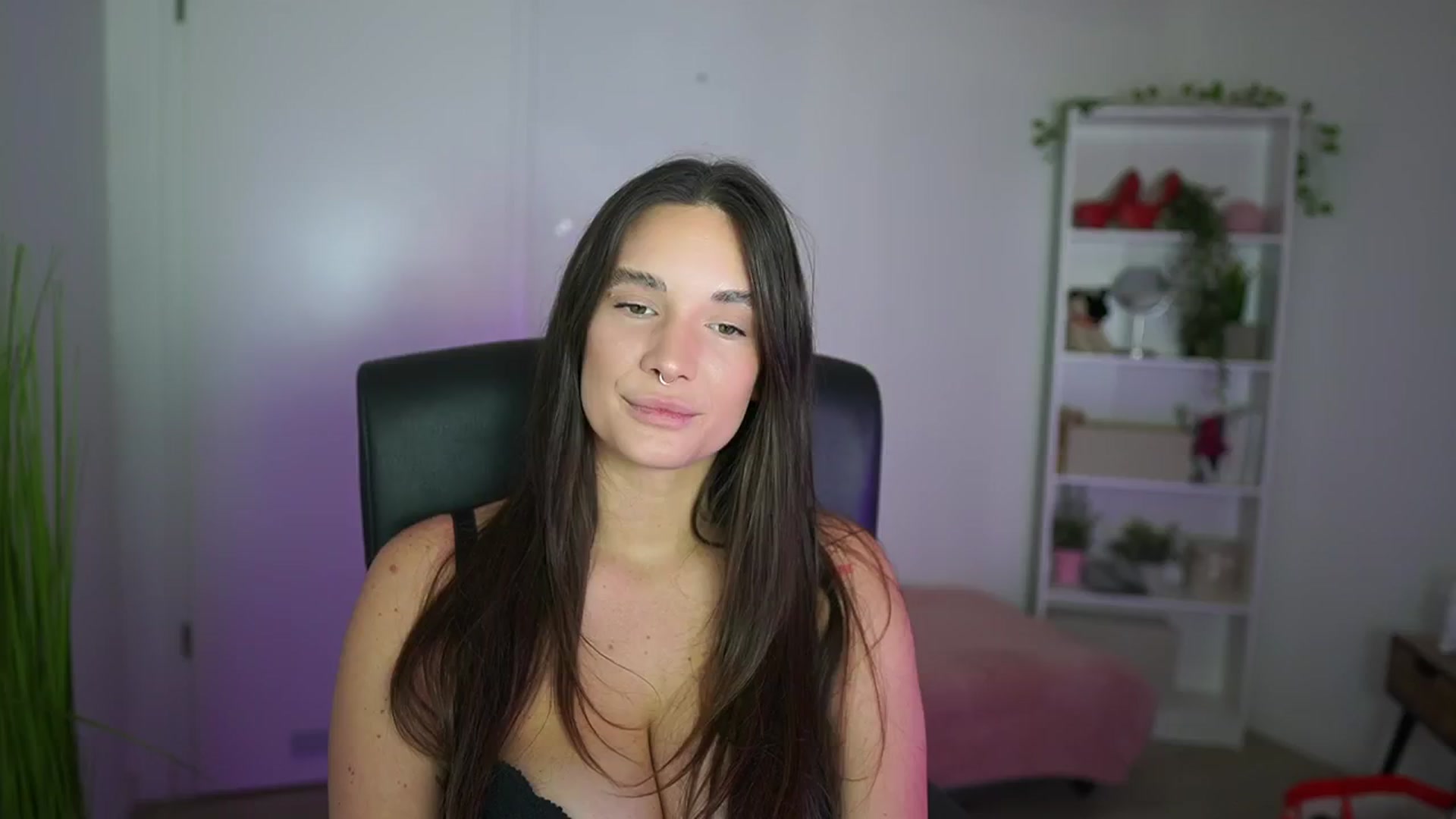 Gallery image thumbnail from Gina__cali's myfreecams stream on, 11/30/2025, 15:27 image 5 of 20