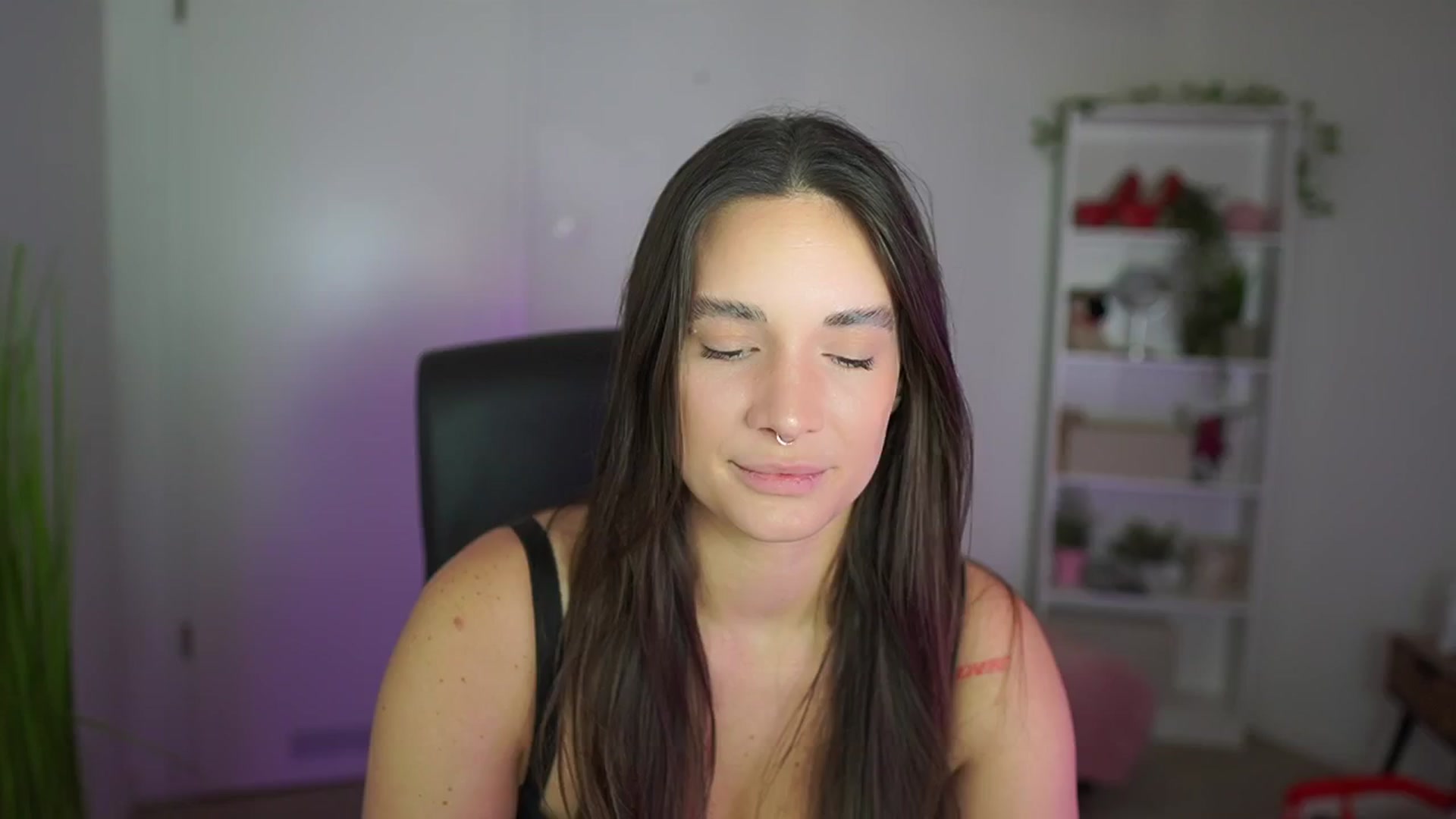 Gallery image thumbnail from Gina__cali's myfreecams stream on, 11/30/2025, 15:27 image 1 of 20