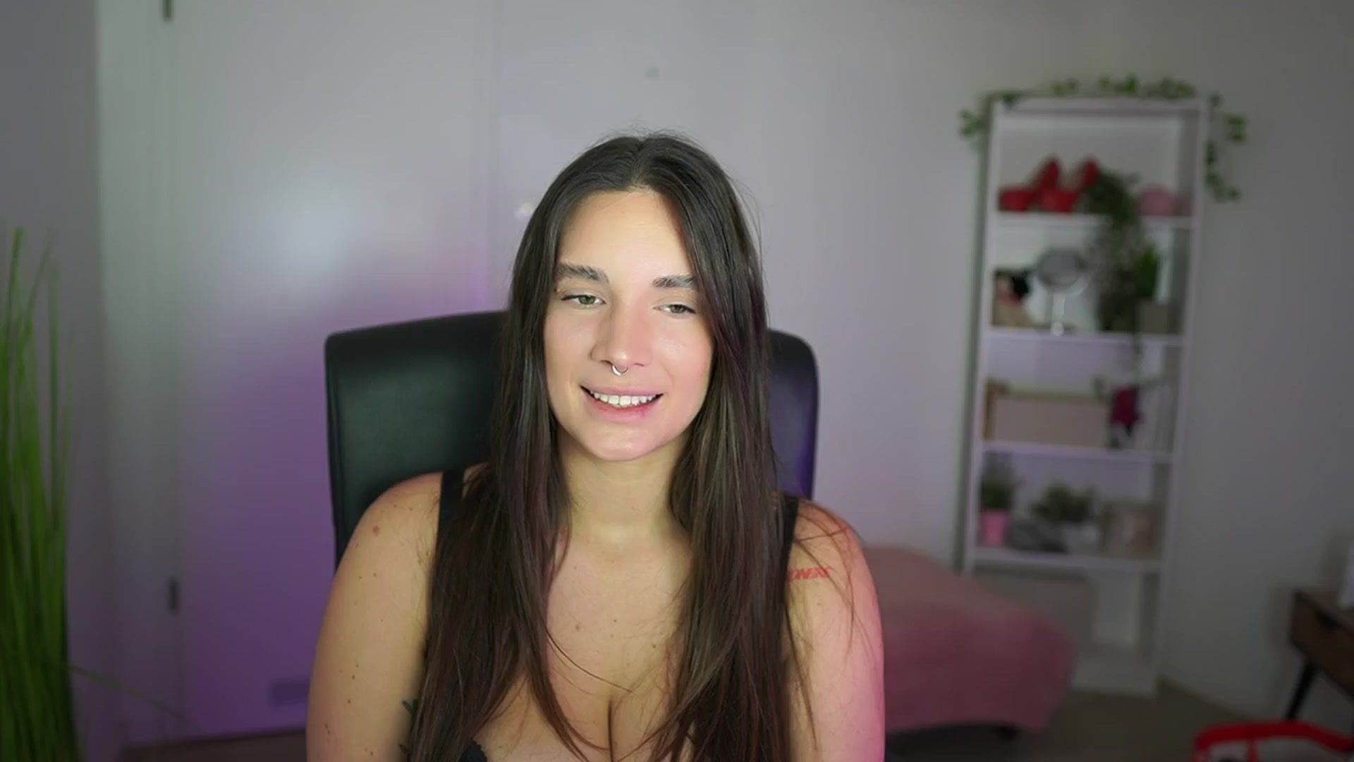 Gallery image thumbnail from Gina__cali's myfreecams stream on, 11/30/2025, 15:27 image 6 of 20