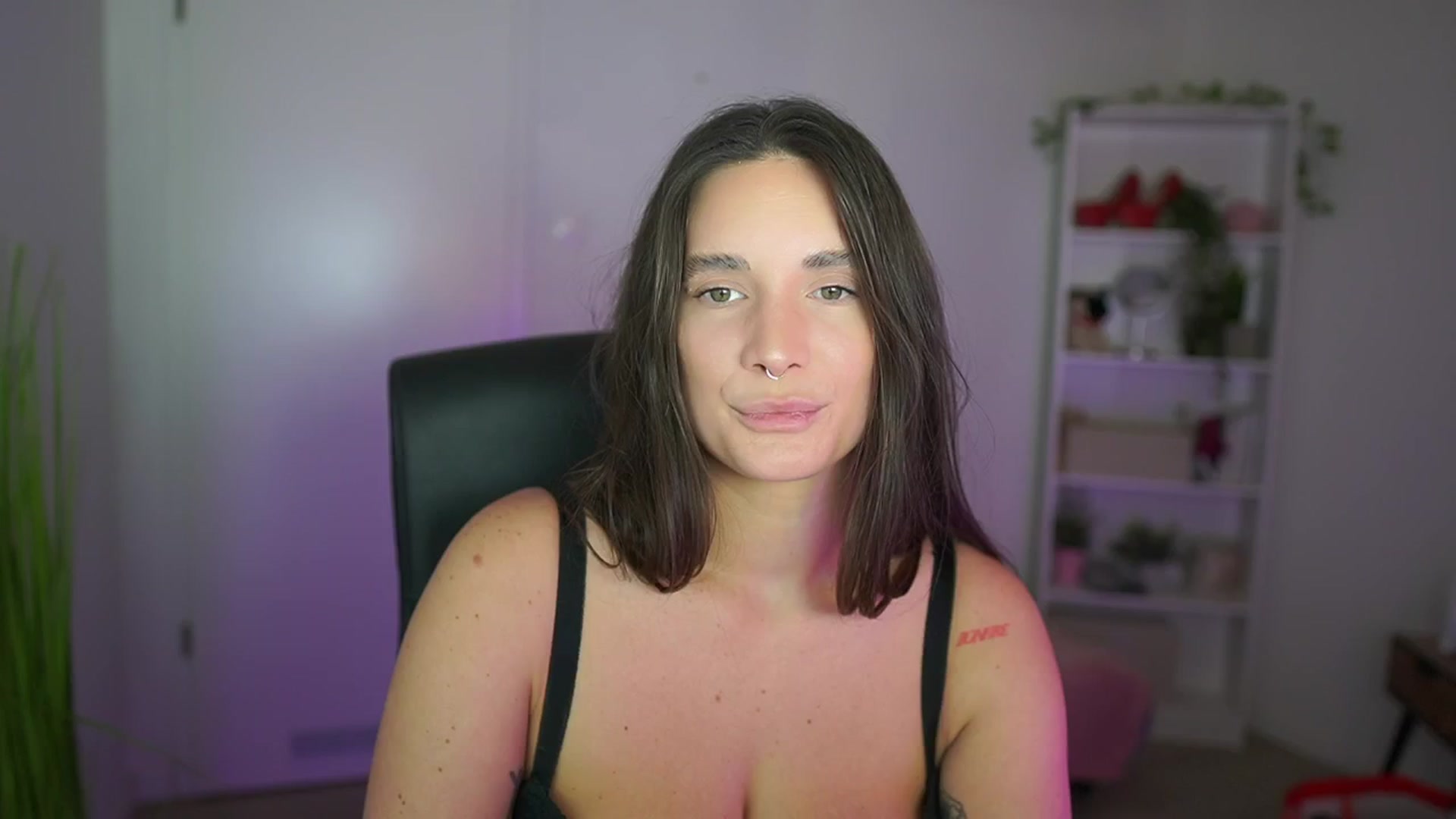 Gallery image thumbnail from Gina__cali's myfreecams stream on, 11/30/2025, 16:36 image 4 of 20