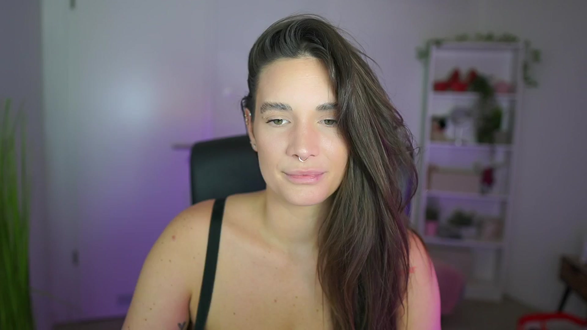 Gallery image thumbnail from Gina__cali's myfreecams stream on, 11/30/2025, 16:36 image 20 of 20