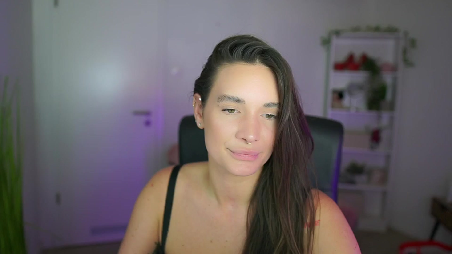 Gallery image thumbnail from Gina__cali's myfreecams stream on, 11/30/2025, 19:00 image 18 of 20