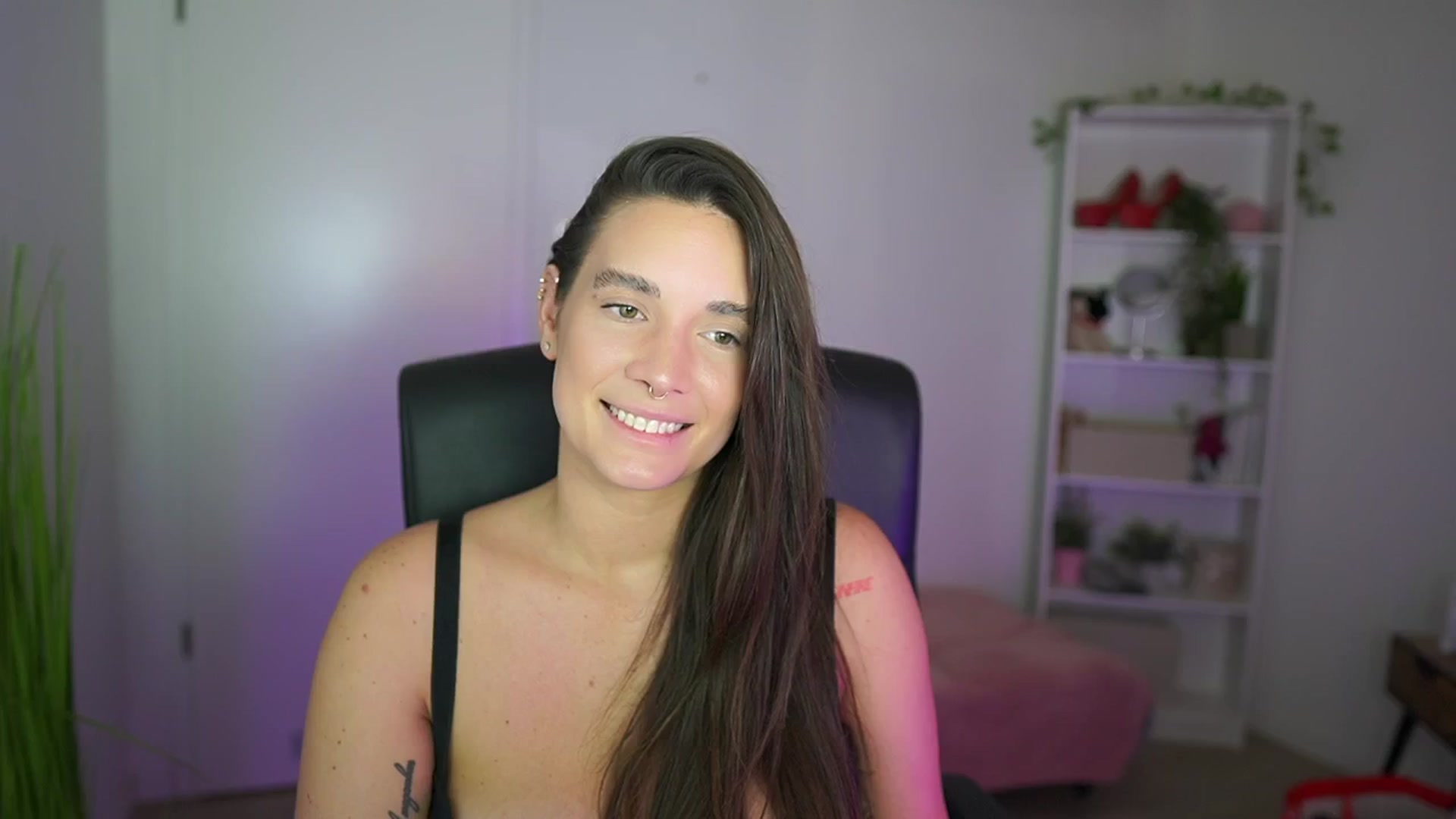 Gallery image thumbnail from Gina__cali's myfreecams stream on, 11/30/2025, 19:00 image 11 of 20