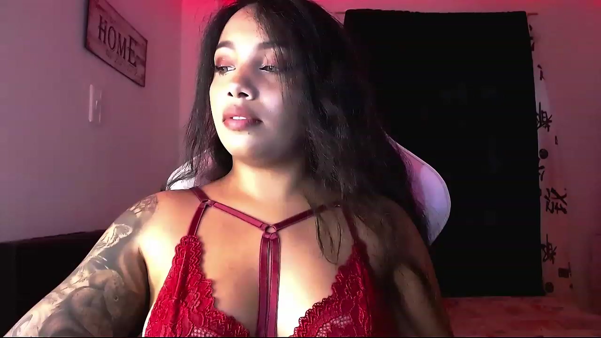 Gallery image thumbnail from Ginadimples's myfreecams stream on, 11/22/2022, 21:12 image 14 of 20