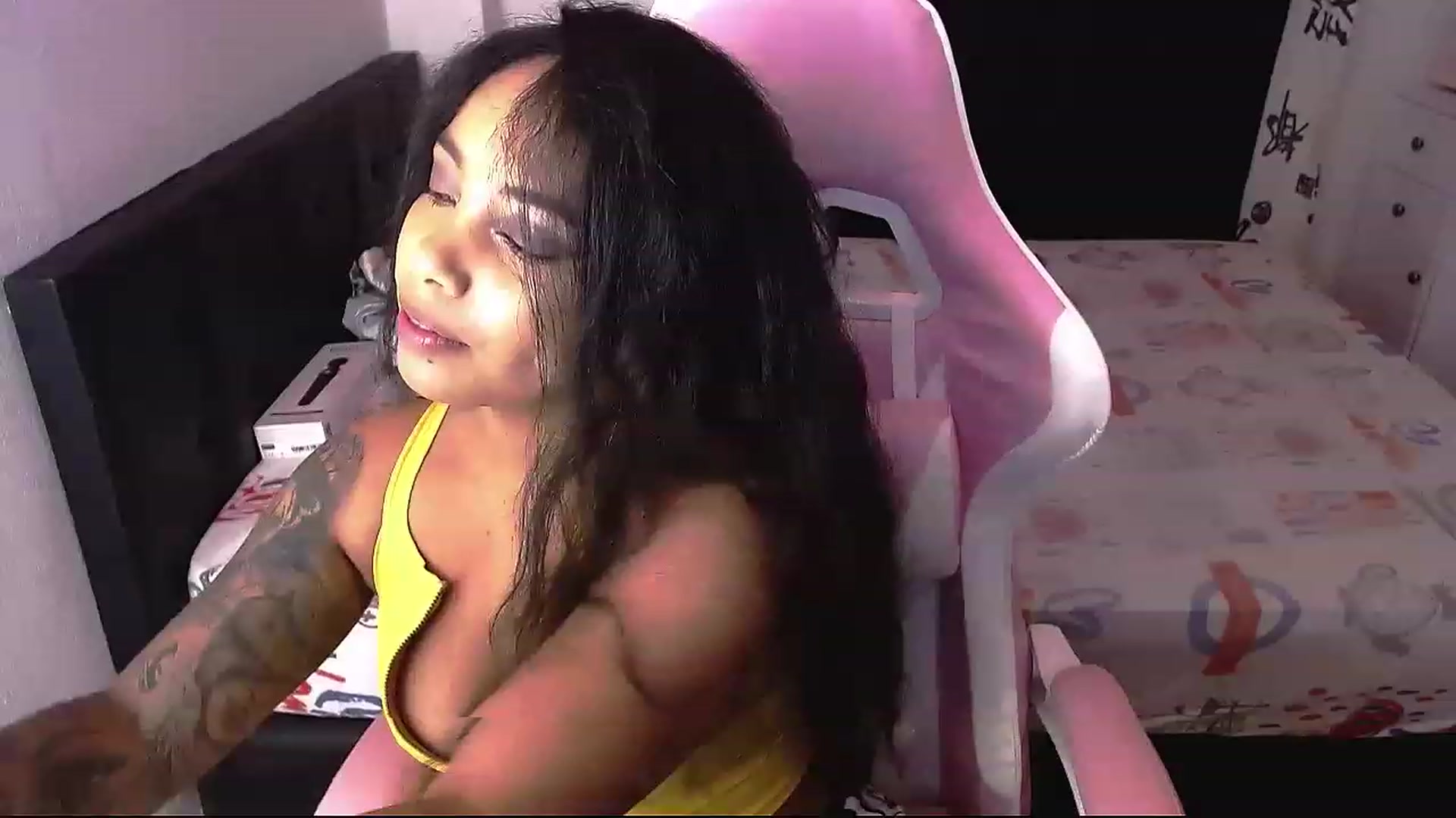 Gallery image thumbnail from Ginadimples's myfreecams stream on, 11/30/2022, 21:30 image 10 of 20