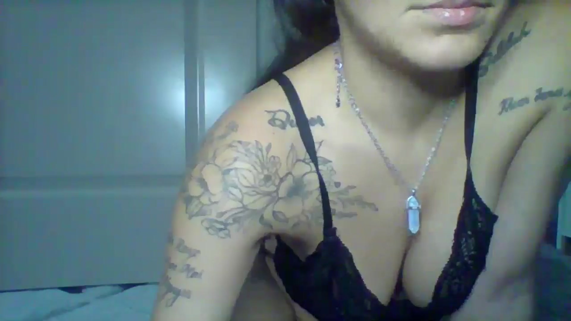 Gallery image thumbnail from Ginalove18's myfreecams stream on, 02/02/2026, 18:42 image 14 of 20
