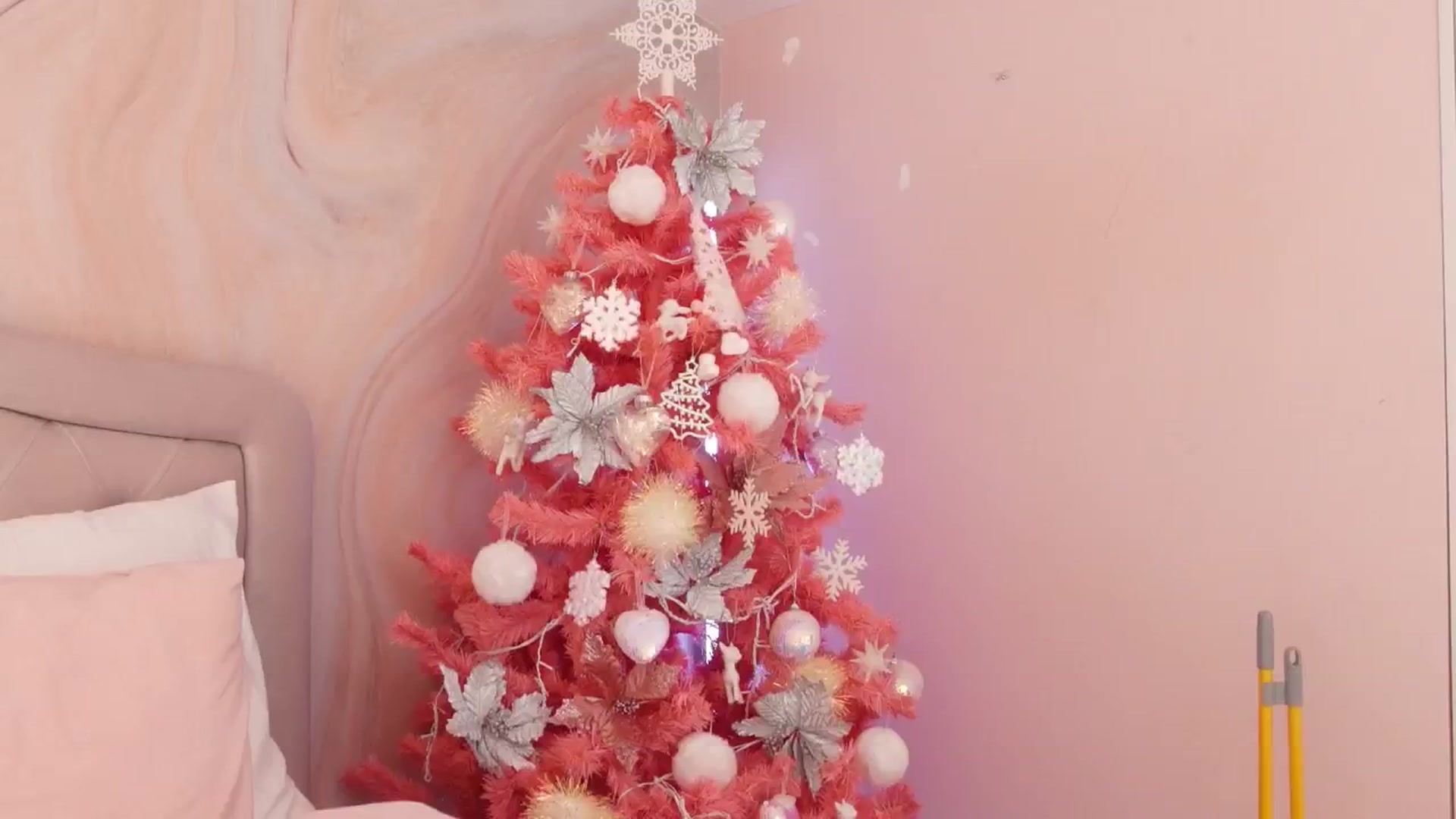 Gallery image thumbnail from GingerEllis's myfreecams stream on, 12/13/2024, 11:50 image 19 of 20
